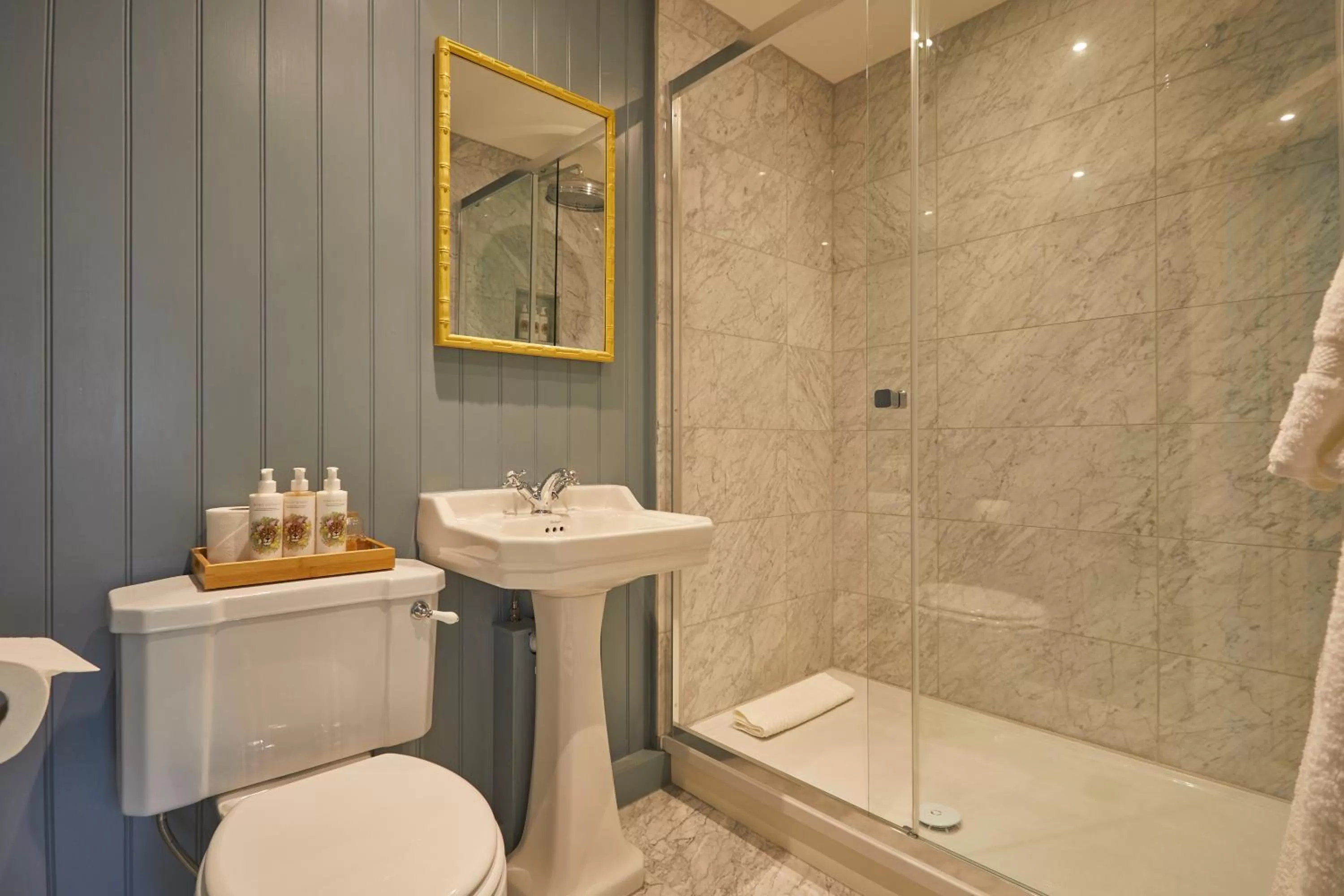Bathroom in The Retreat, Elcot Park