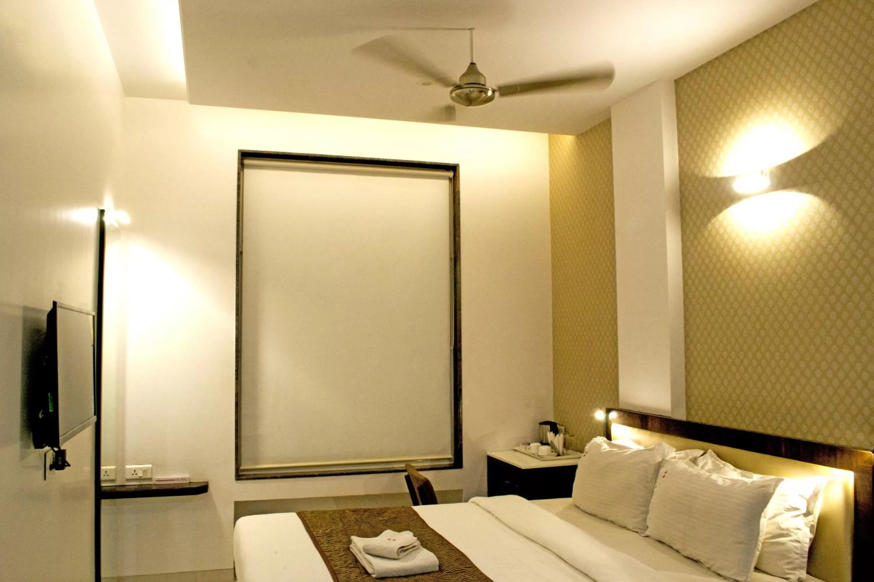 Bedroom, Bed in Hotel SRI SRI EXECUTIVE KOLHAPUR NEAR MAHALAXMI TEMPLE