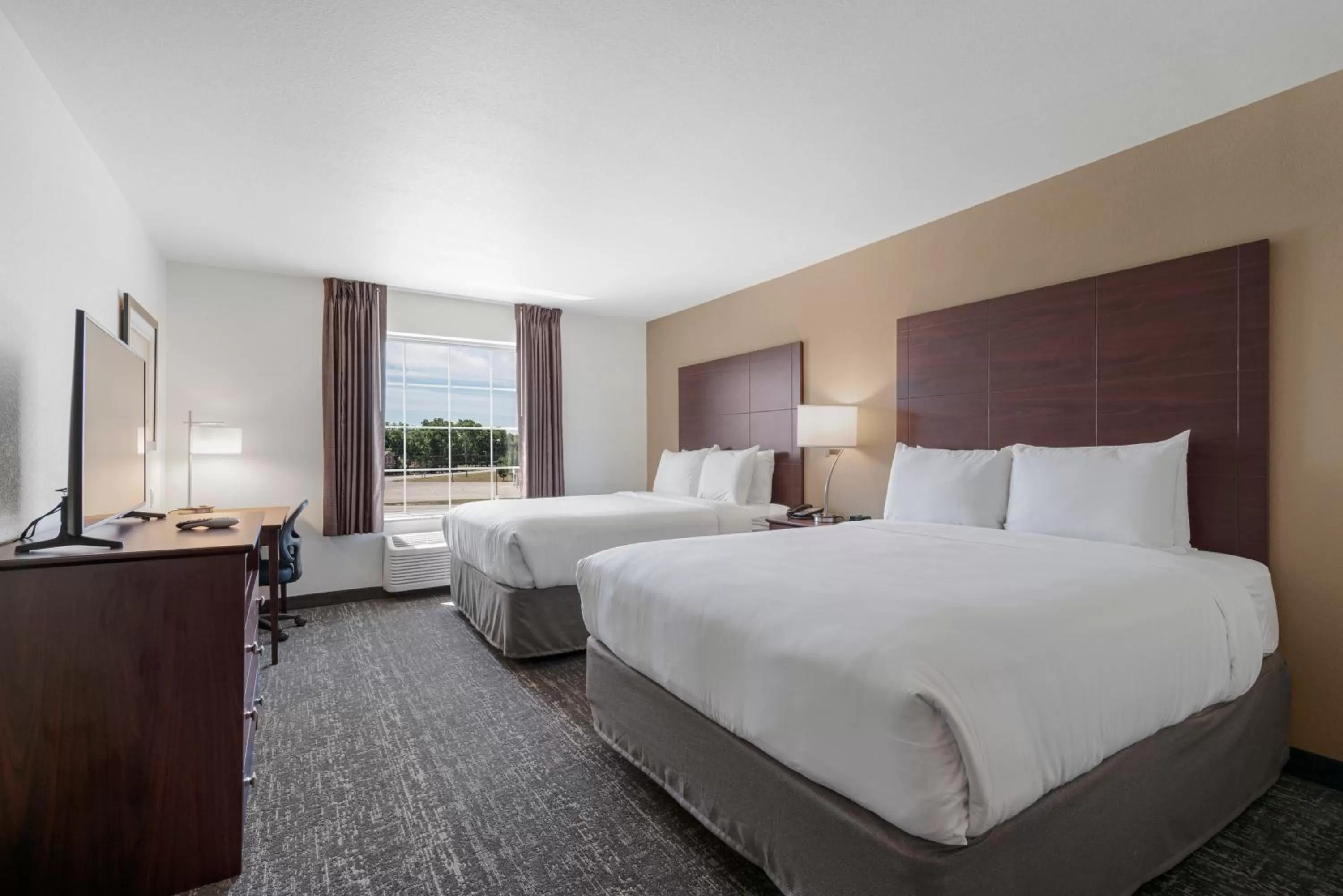 Photo of the whole room, Bed in Cobblestone Hotel & Suites - Urbana