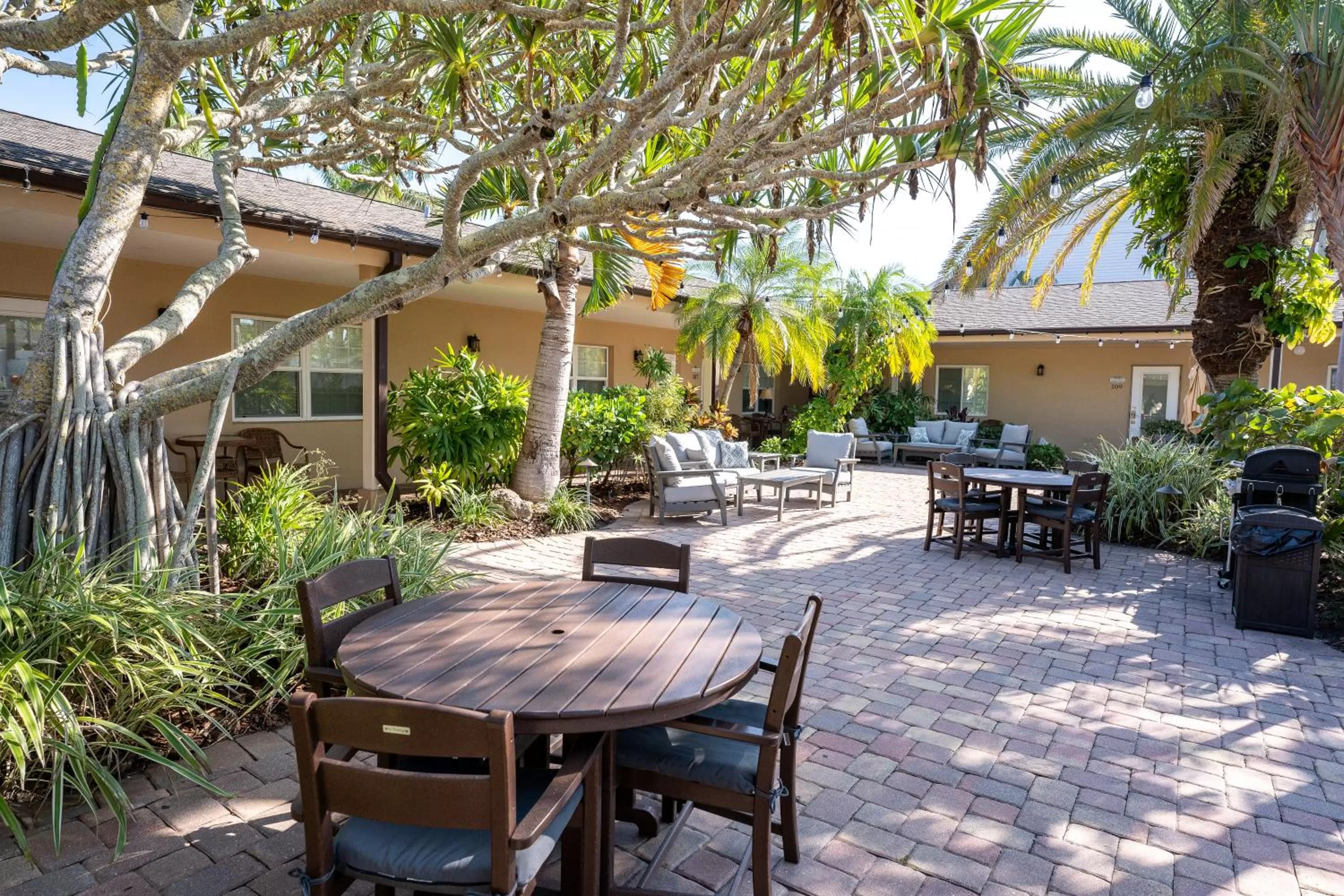 Property building in The Capri at Siesta