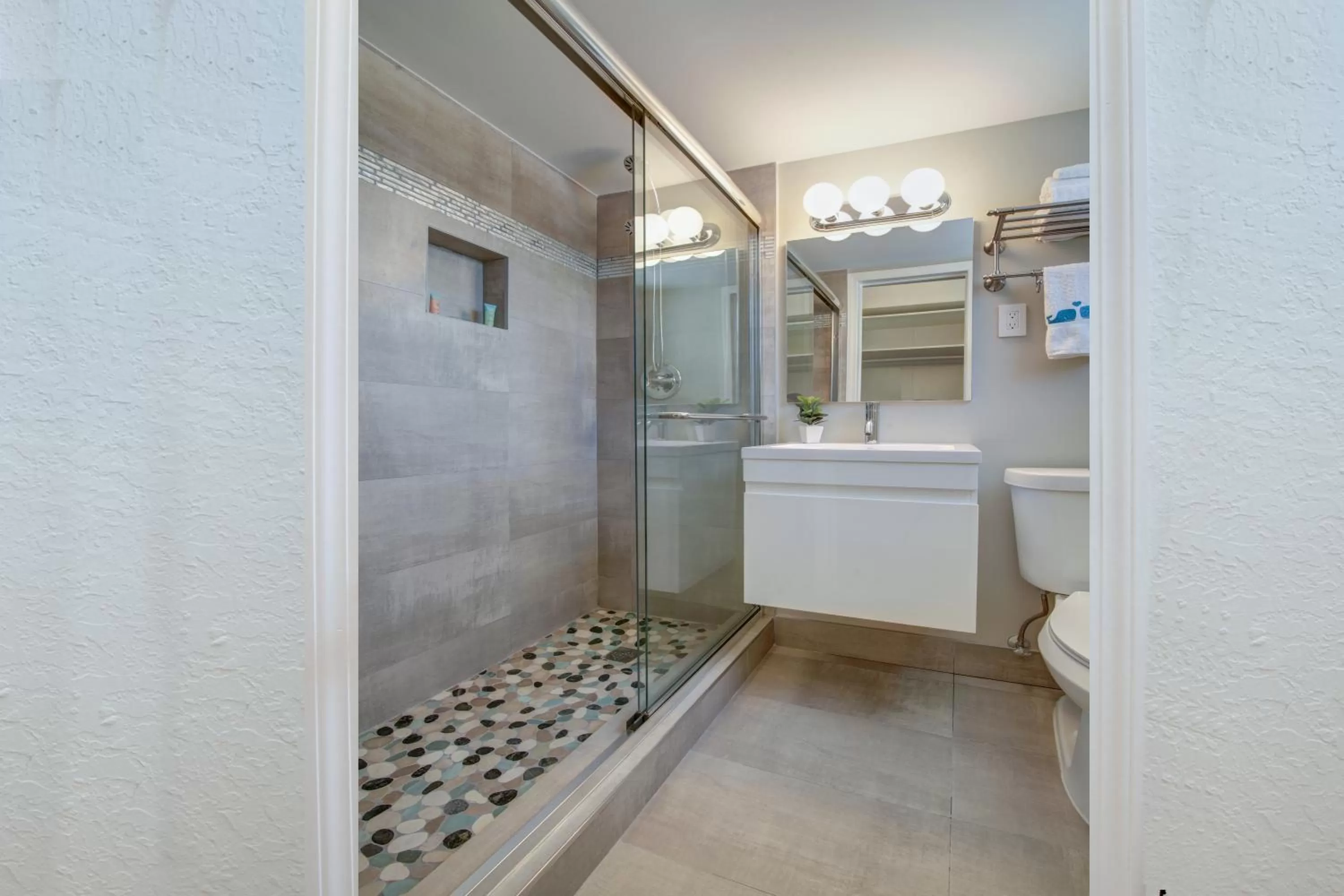 Shower, Bathroom in Castle by the Sea Motel