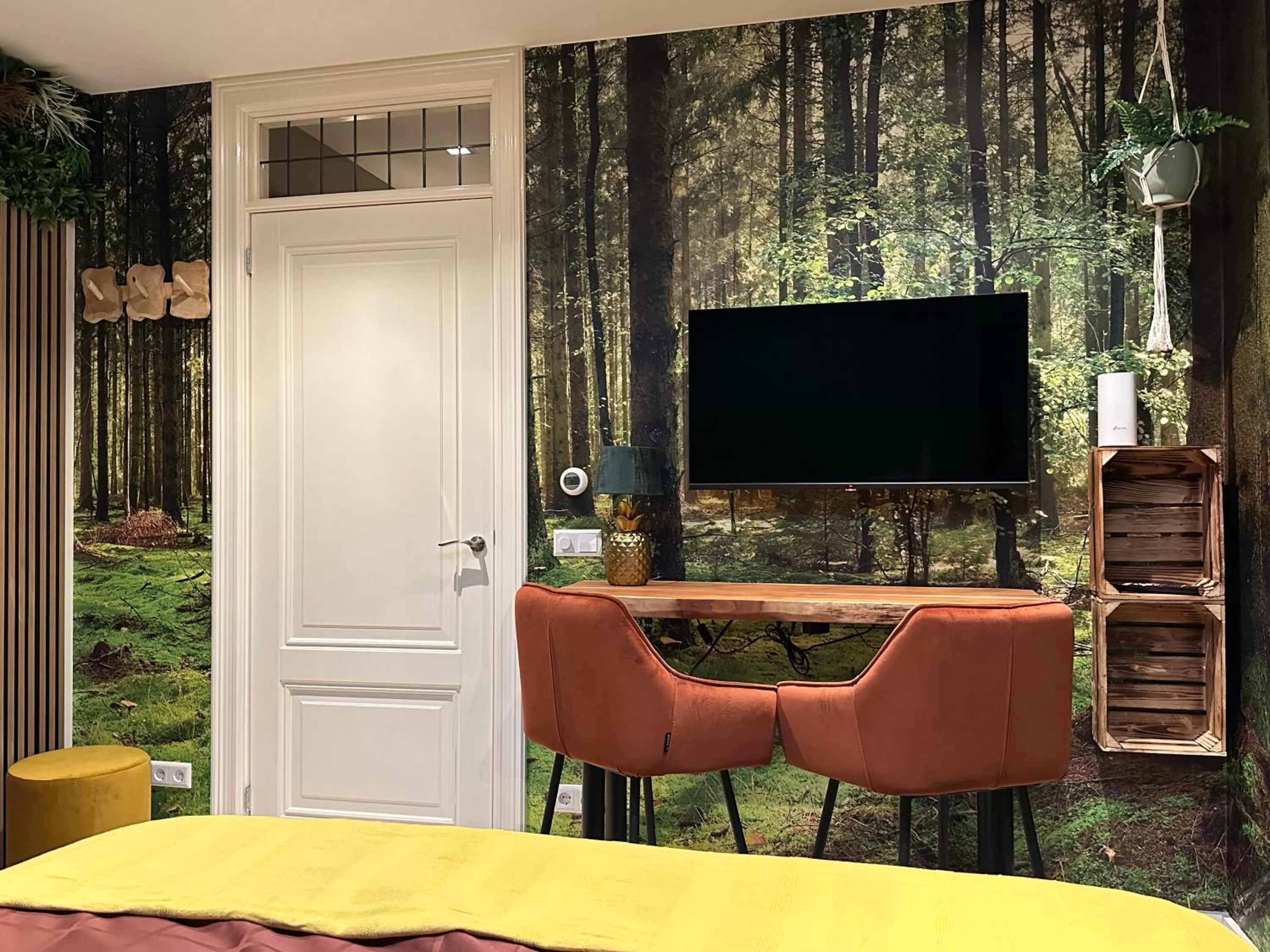 TV and multimedia, TV/Entertainment Center in Heaven in East B&B