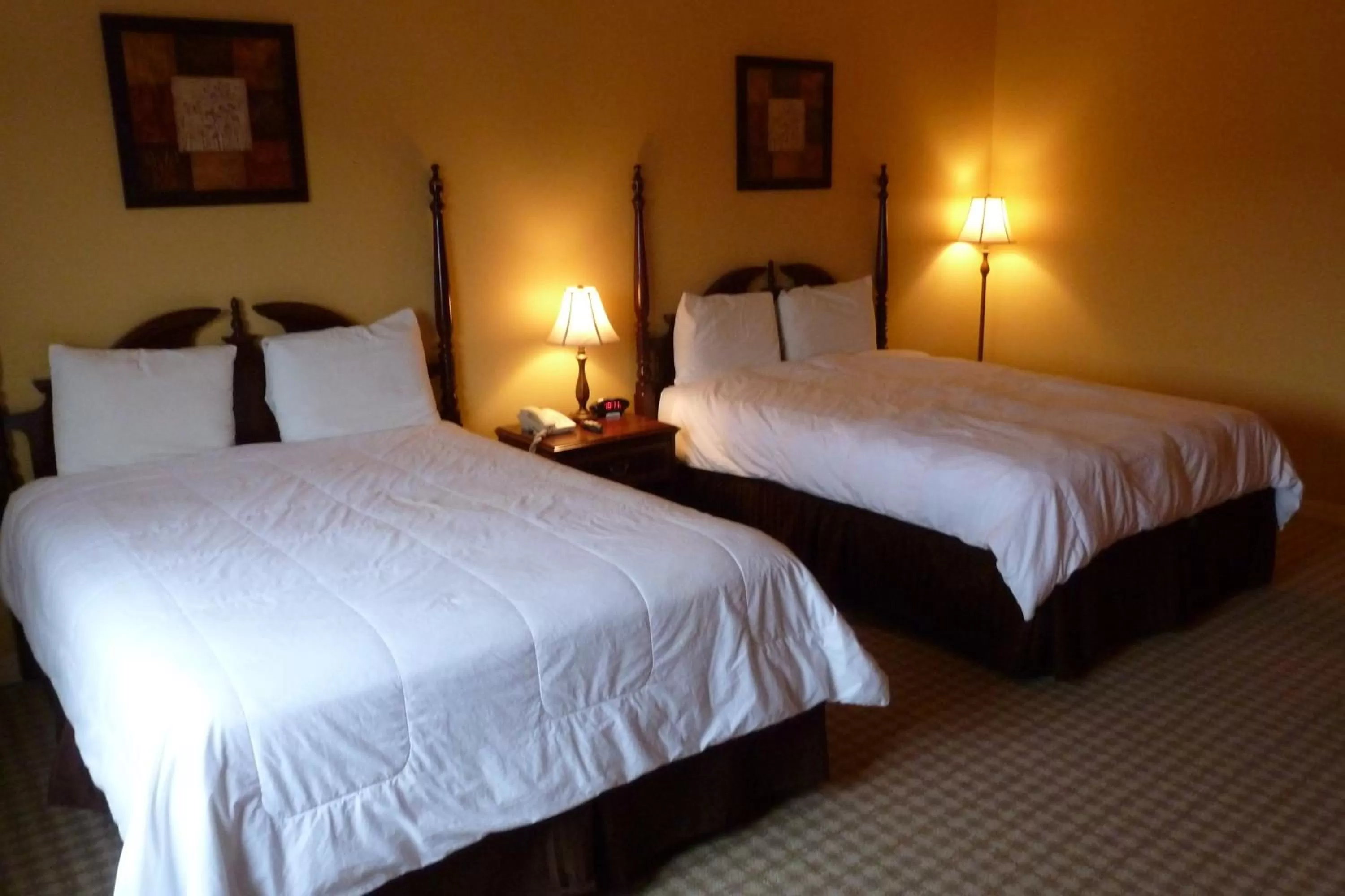 Deluxe Queen Room in Inn at Mountainview