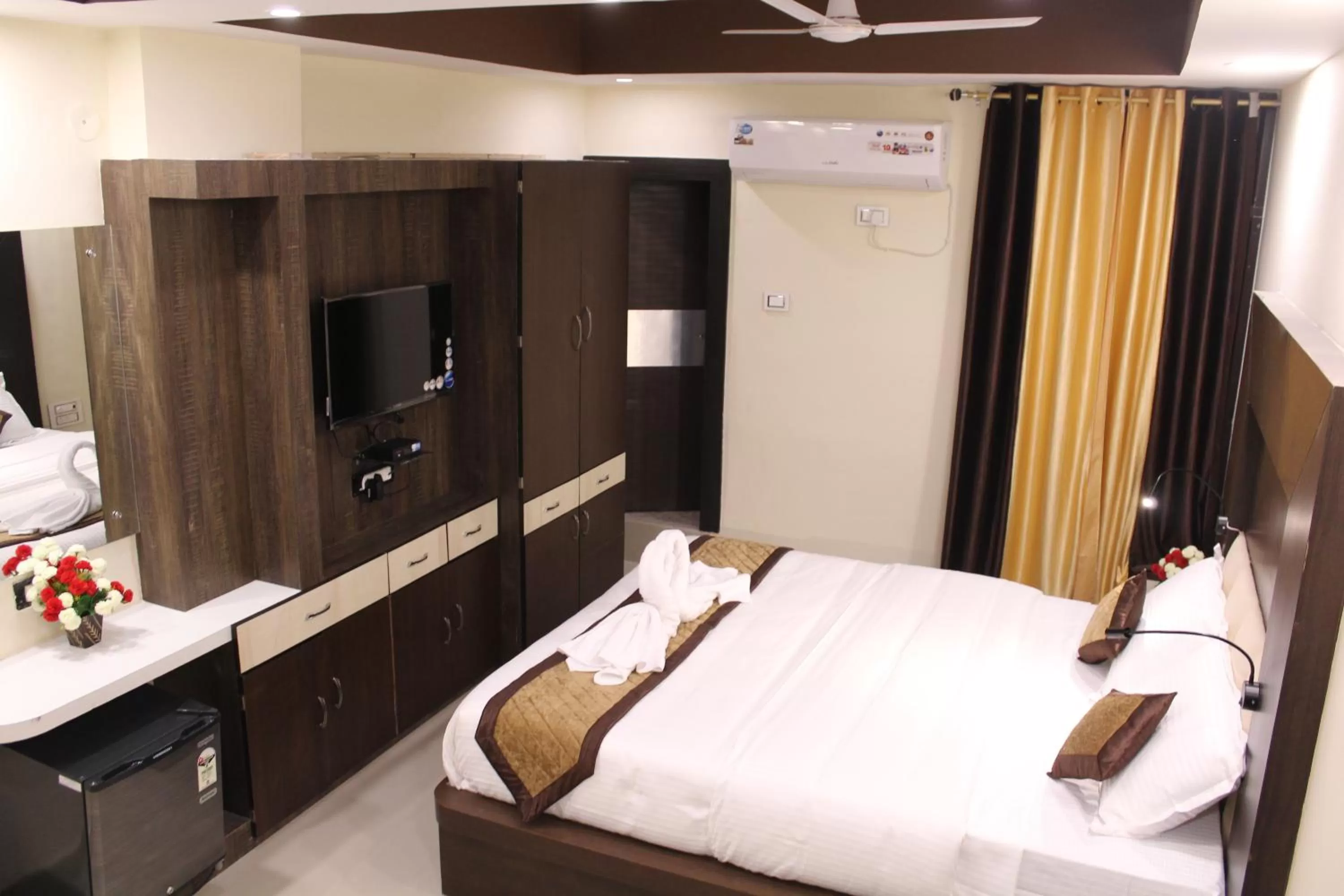 Photo of the whole room, Bed in Citi Inn