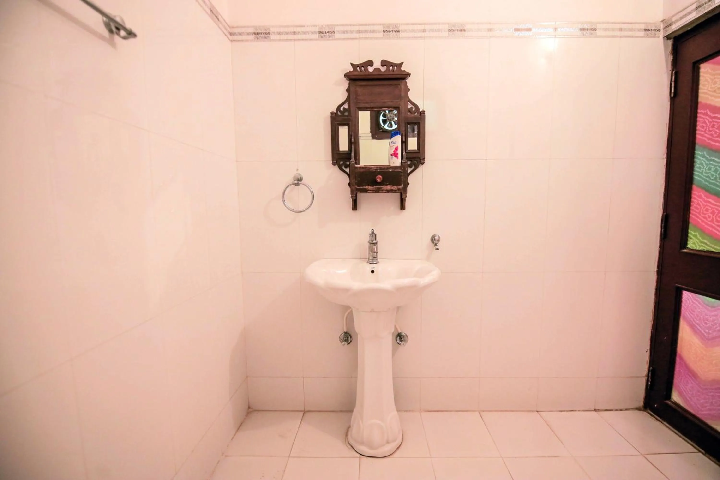 Bathroom in Hotel Devraj Niwas on Lake Pichola