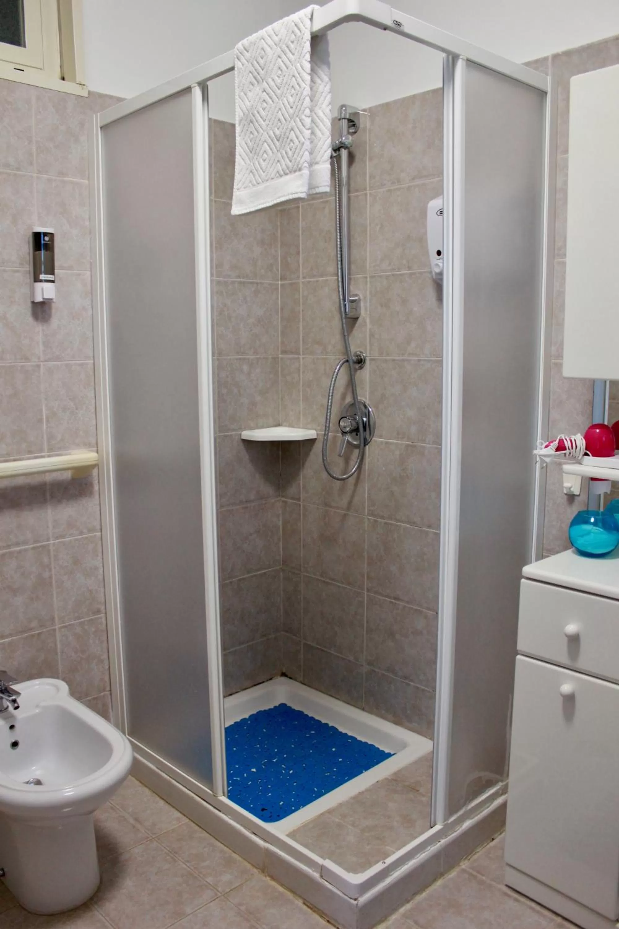 Shower in BiancoCancello