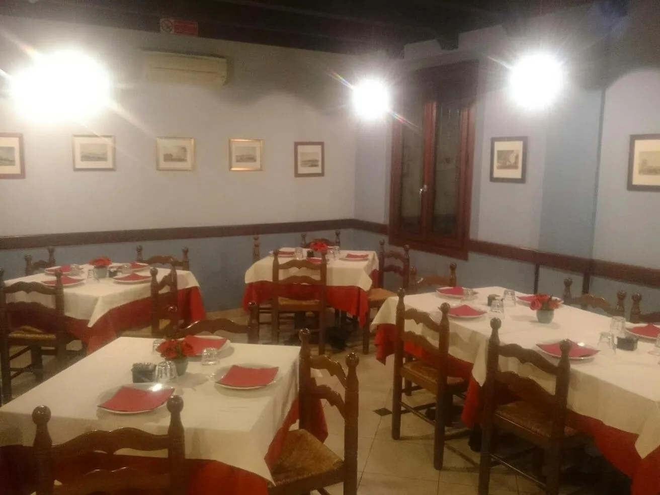 Restaurant/places to eat in Hotel Blue Ribbon