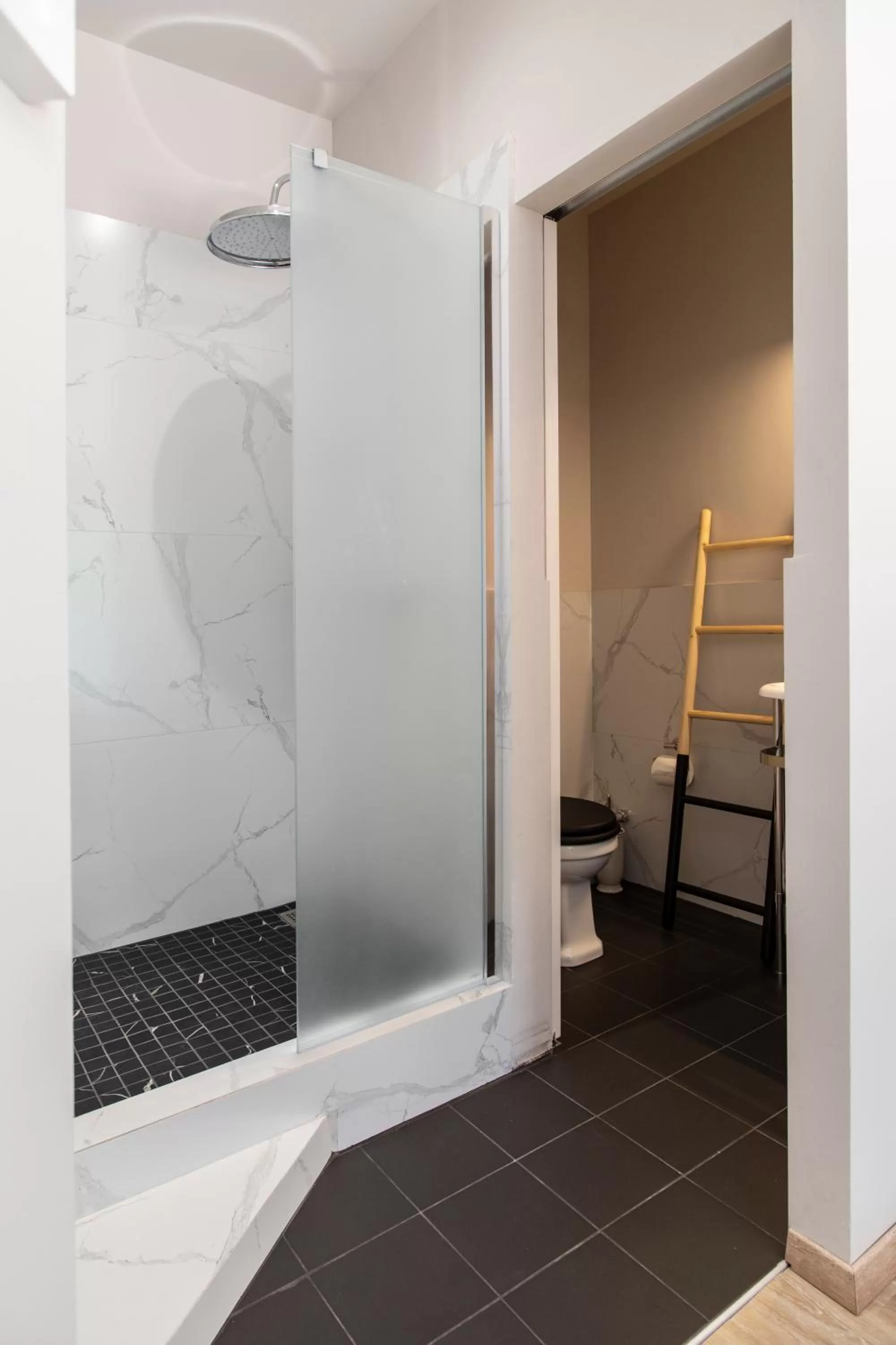 Shower in Bespoke House Athens