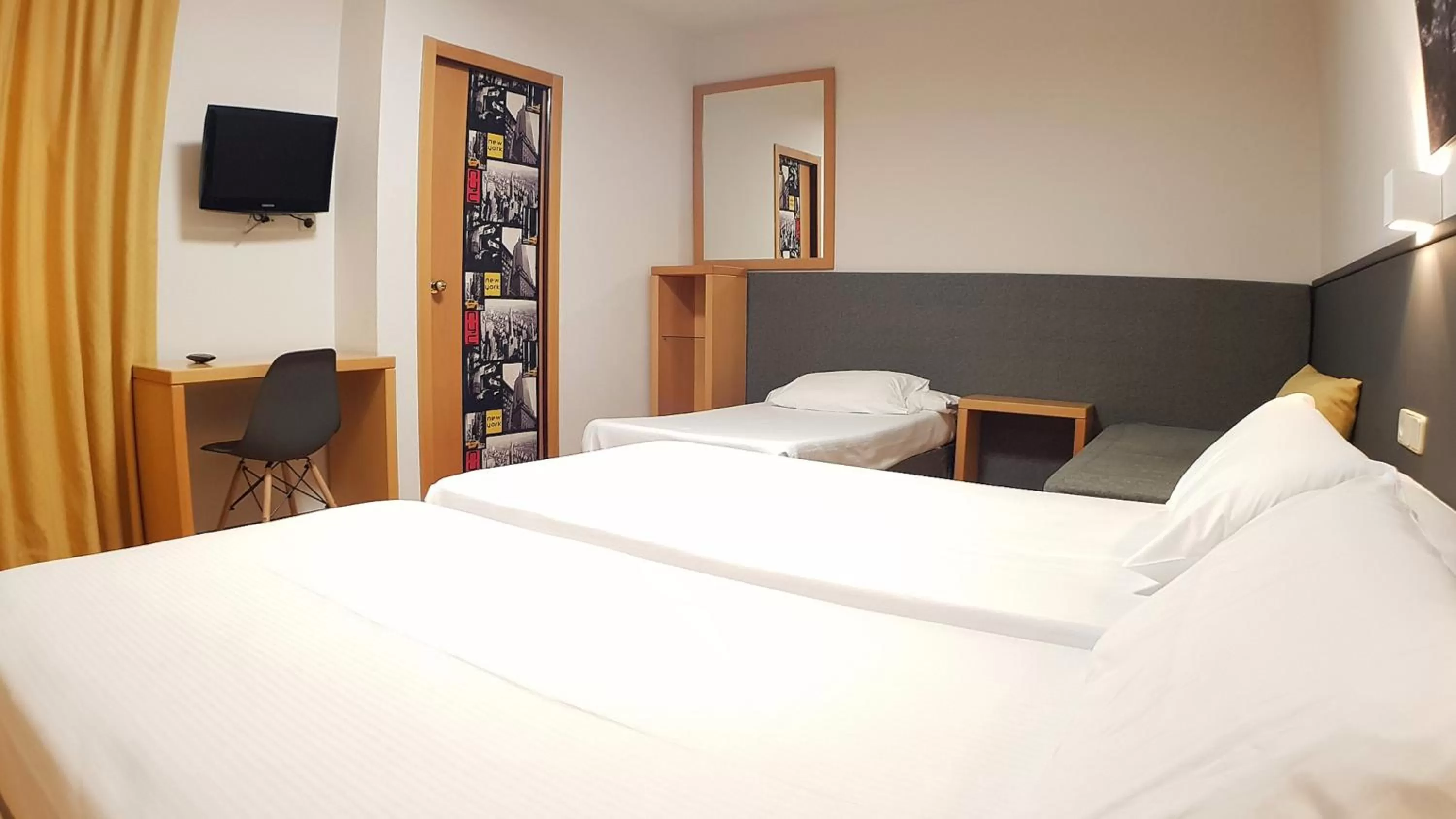 Bed in Hotel del Mar Vigo