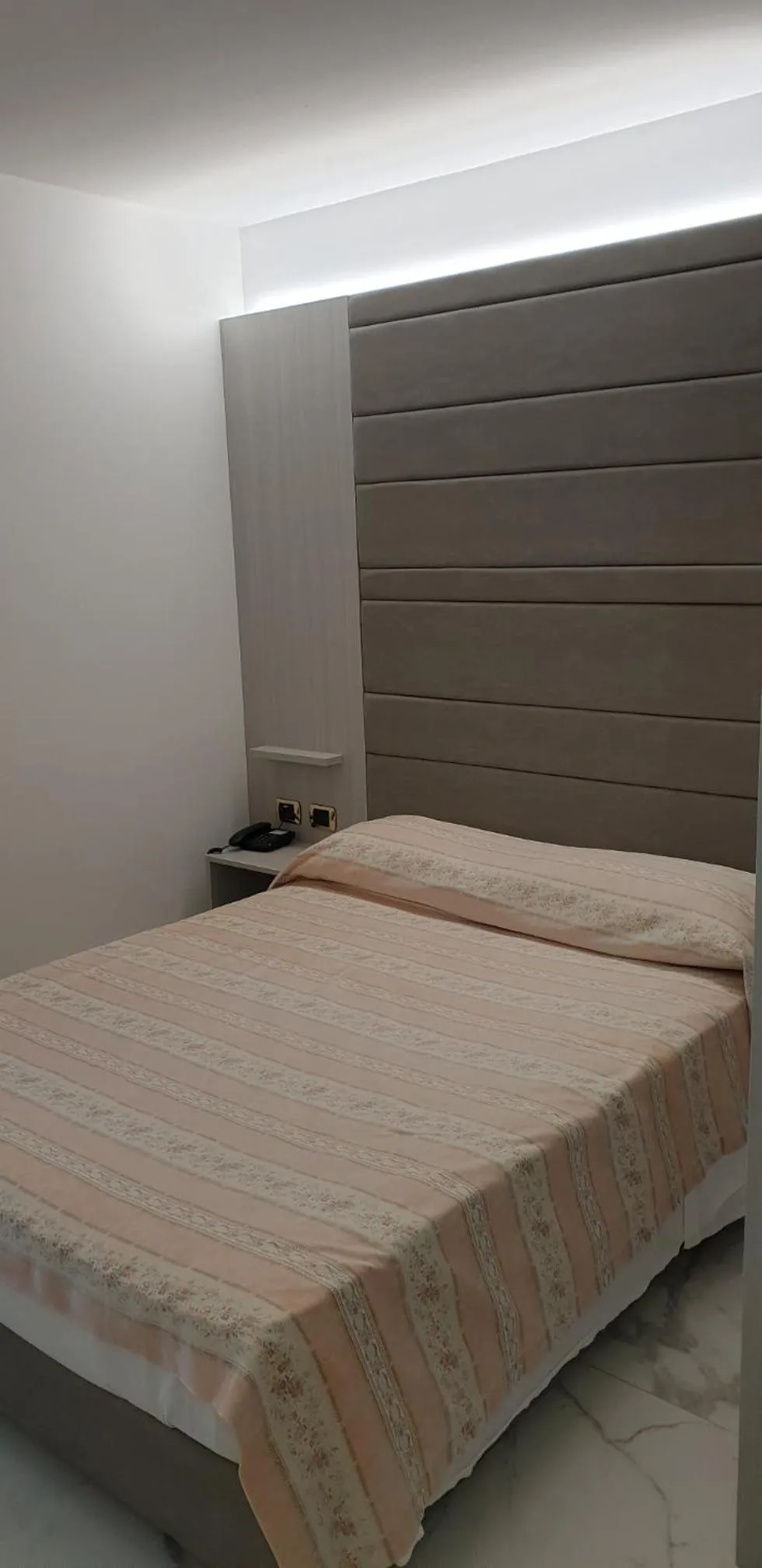 Bed in Columbus Dependance