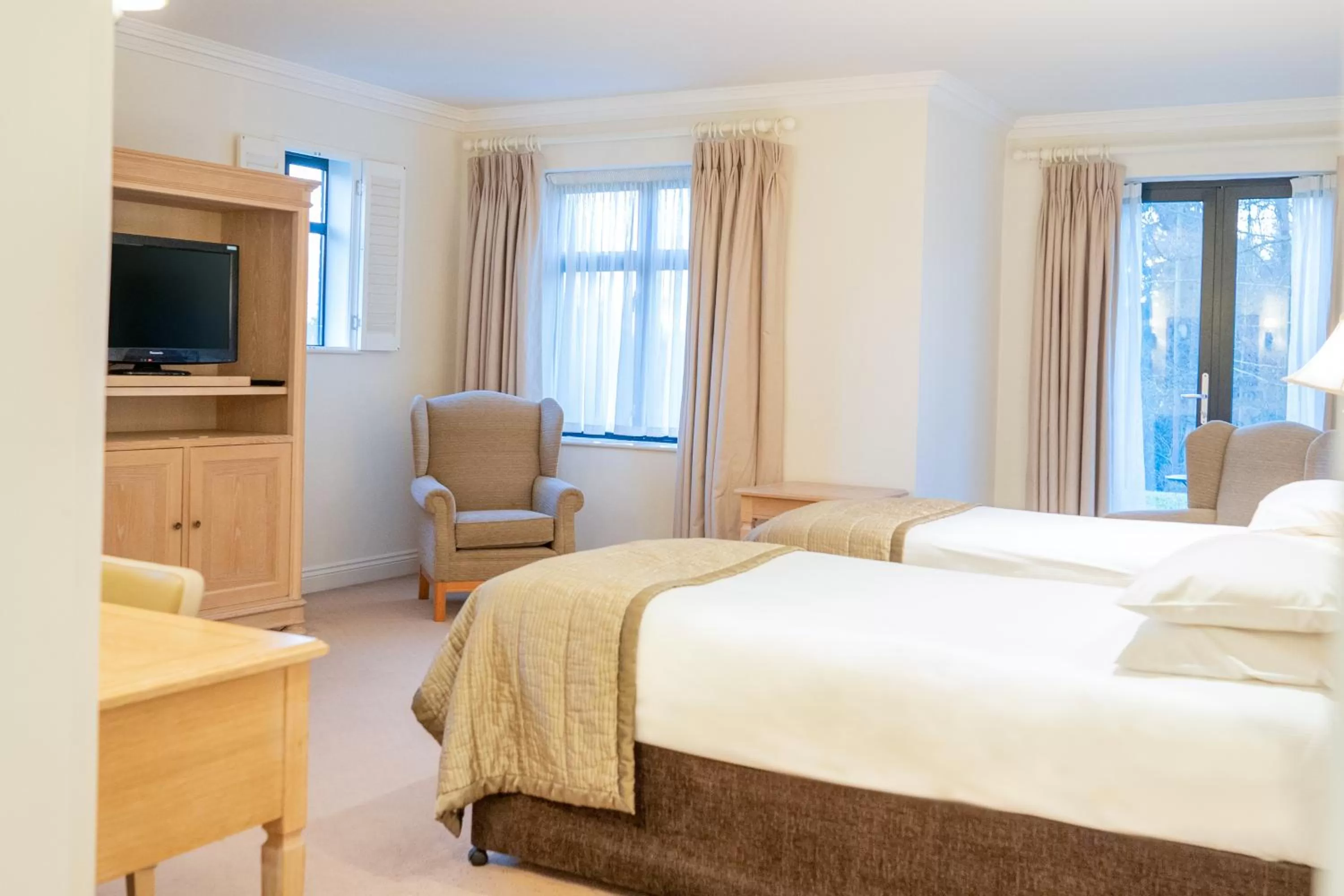 Twin Room in Foxhills Club & Resort