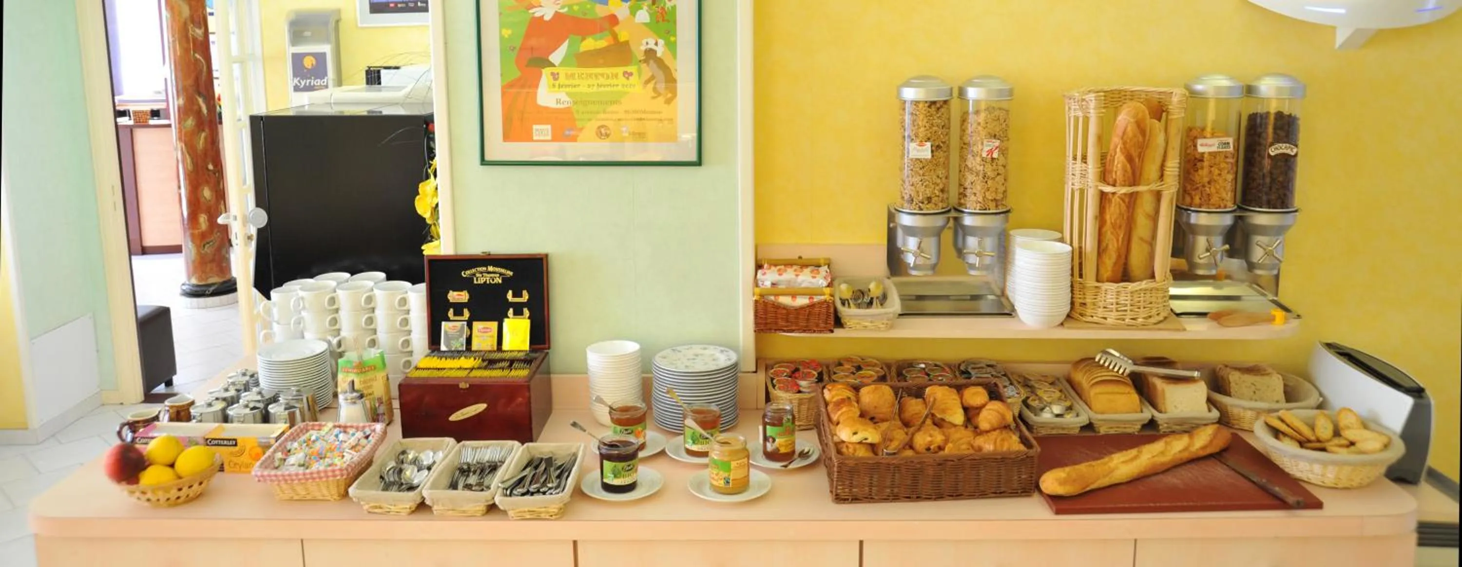 Buffet breakfast in Hotel Menton Riviera