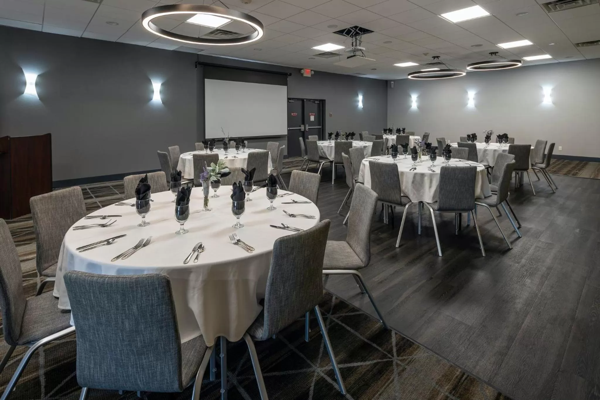 Meeting/conference room in Holiday Inn Detroit Lakes by IHG