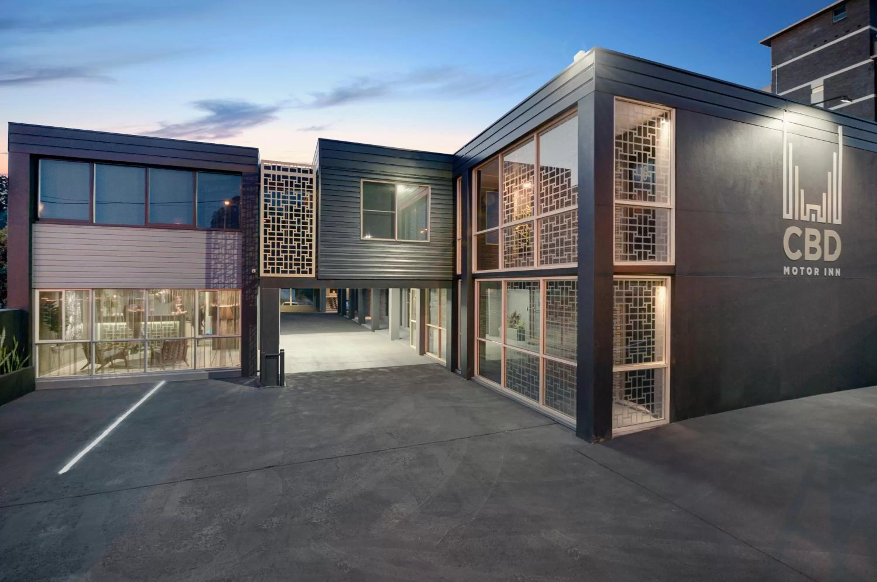 Facade/entrance in CBD Motor Inn