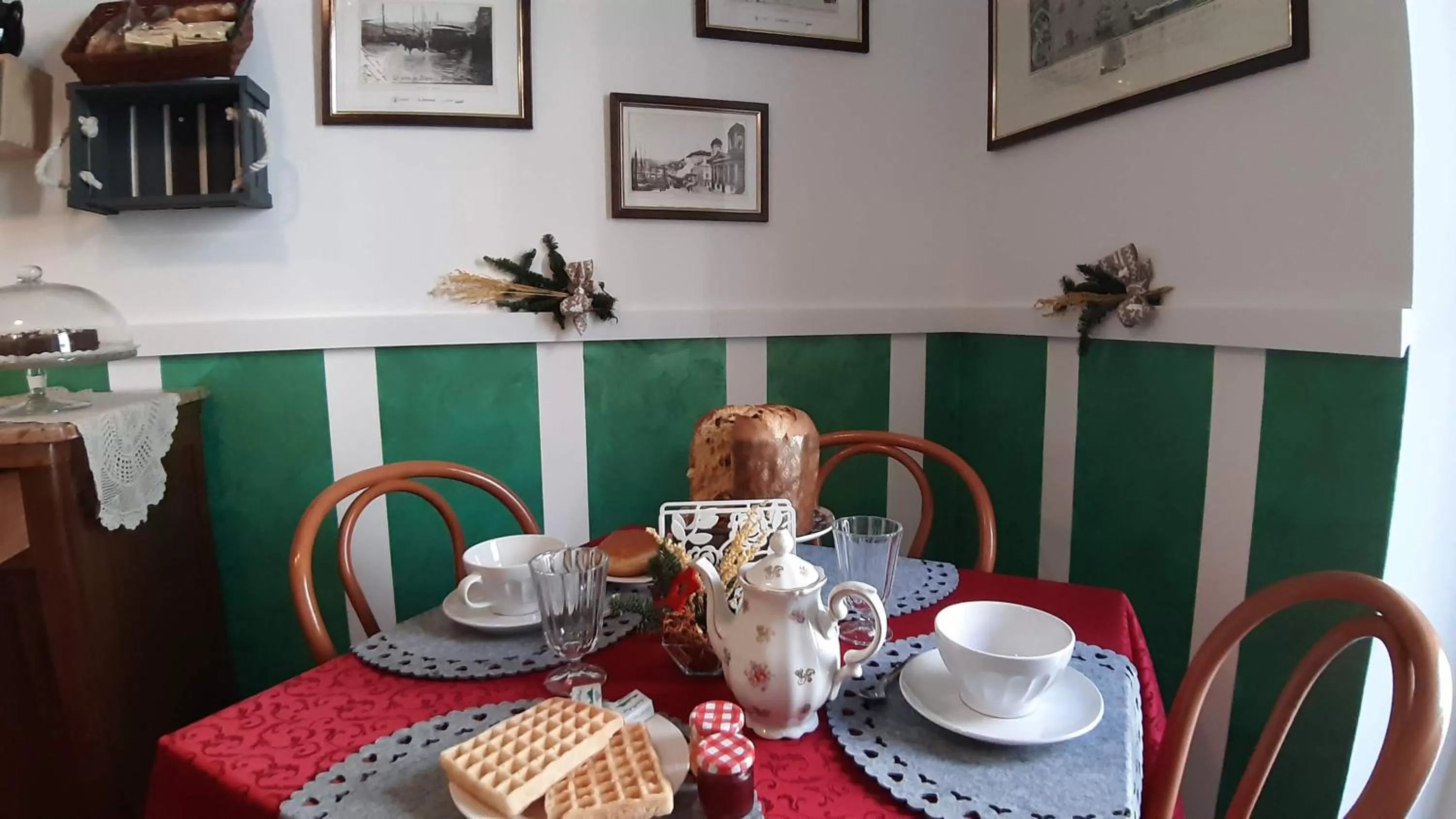 Continental breakfast in Bed & Chic bed & breakfast