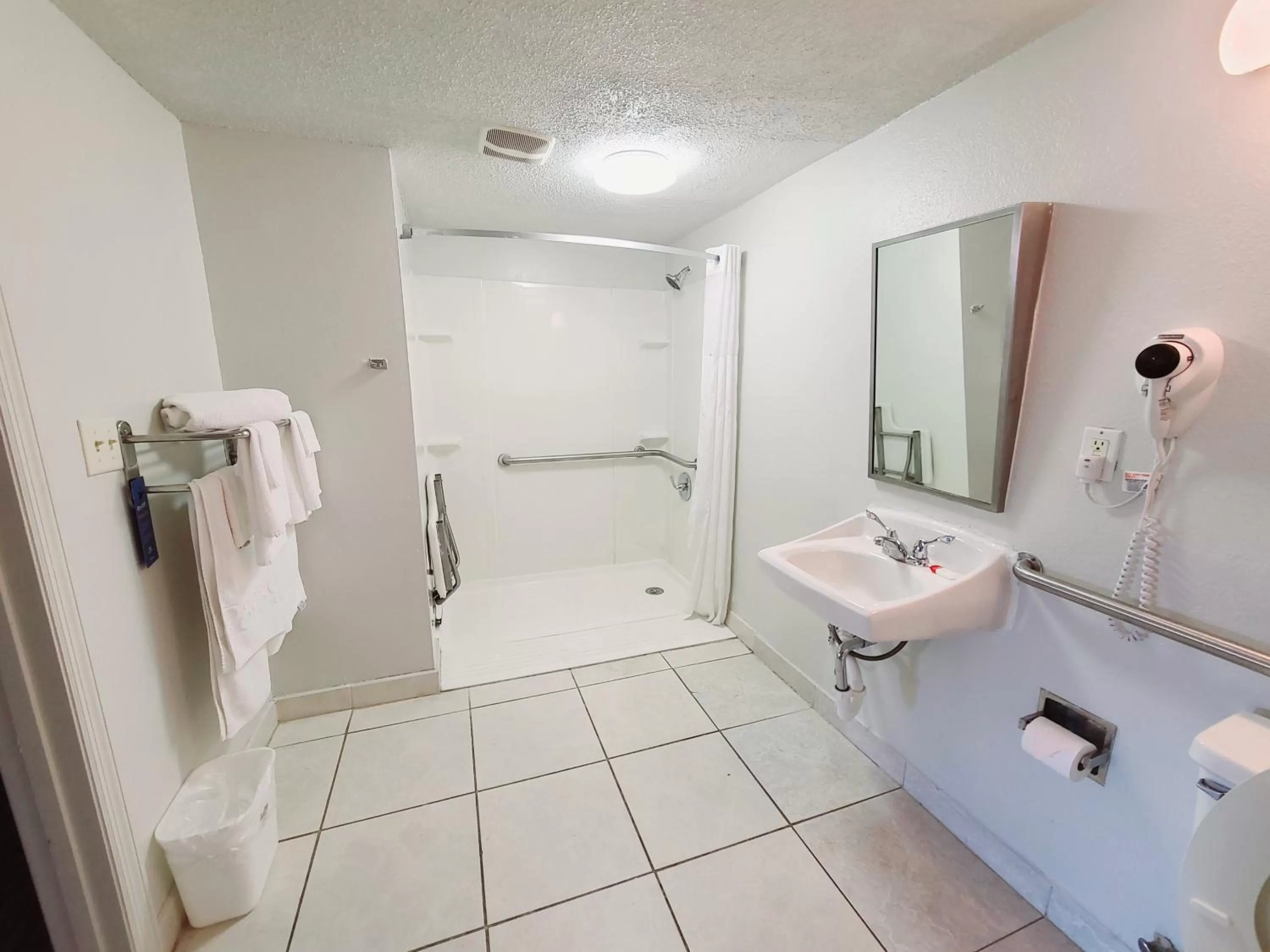 Bathroom in Quality Inn & Suites Orlando East - UCF Area
