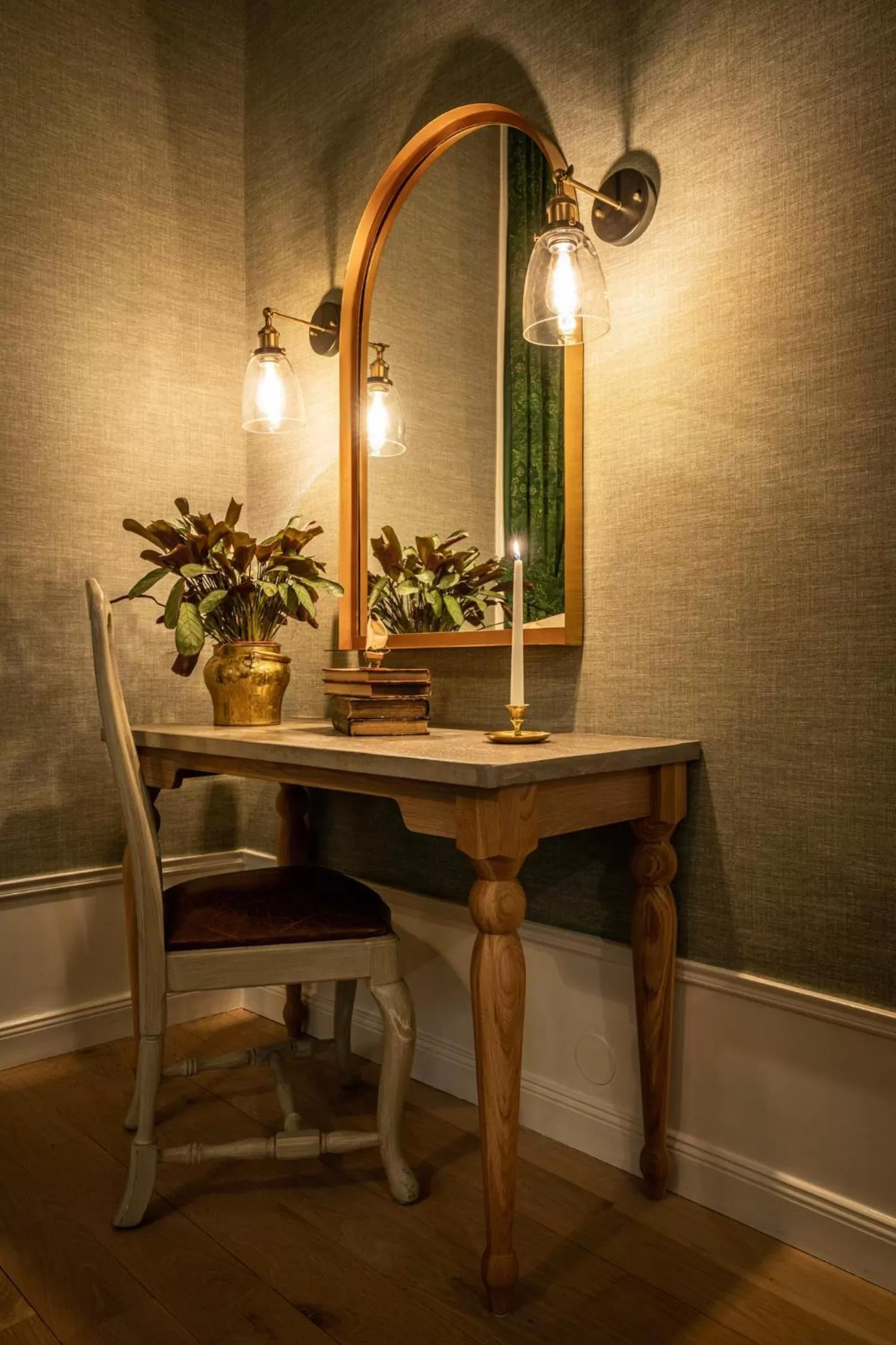 Decorative detail in Victory Hotel