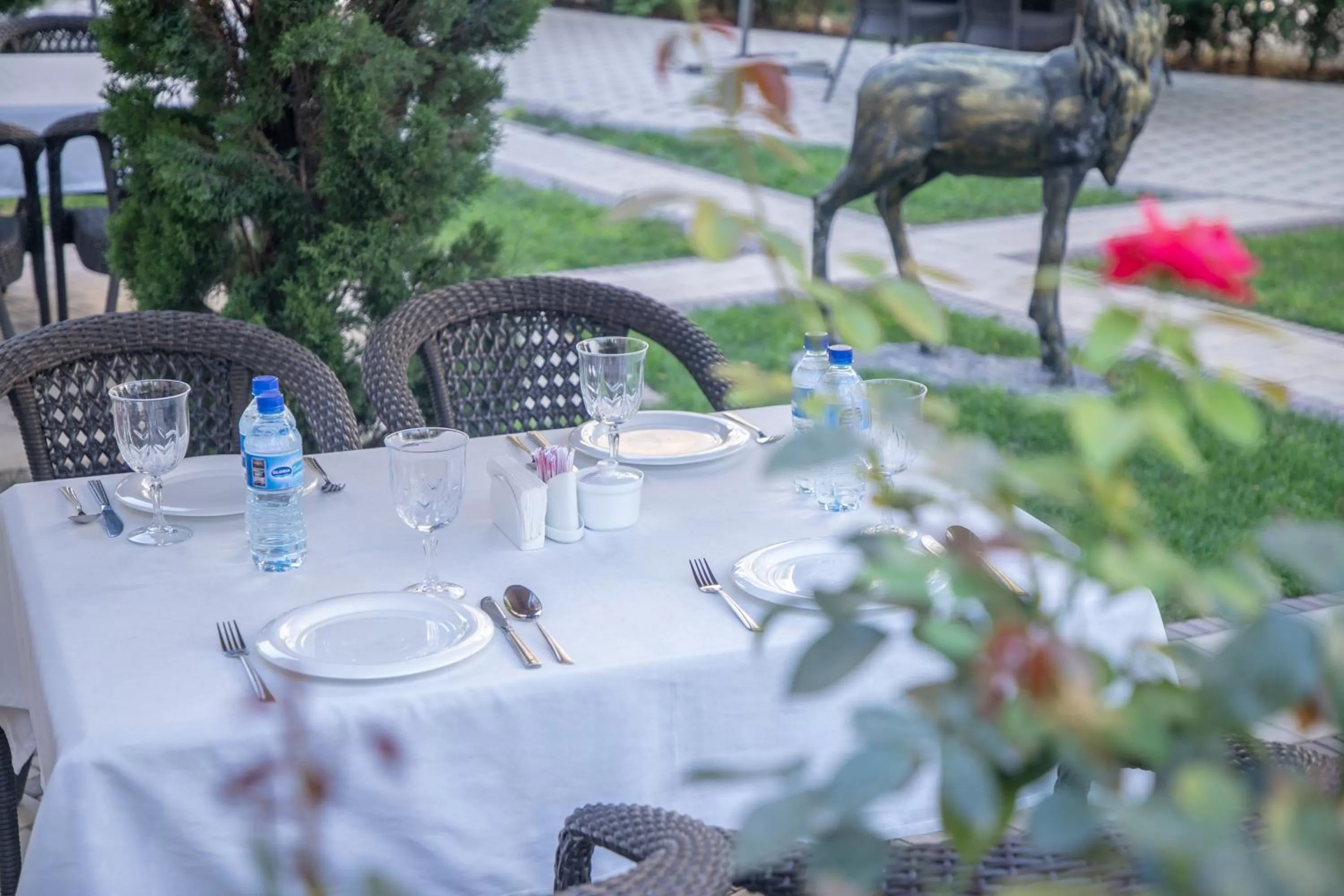 Restaurant/places to eat in Gloria Hotel