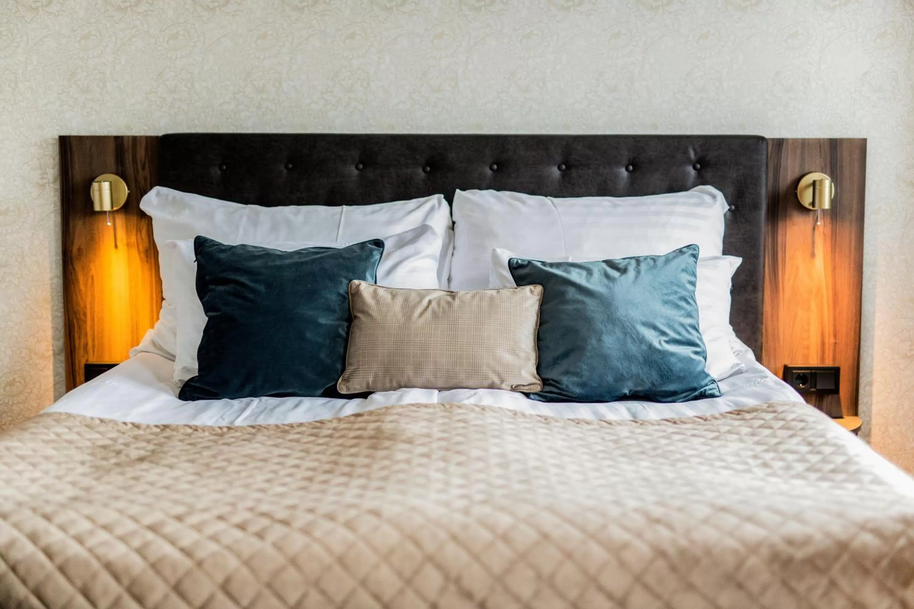 Bed in Home Hotel Cardinal