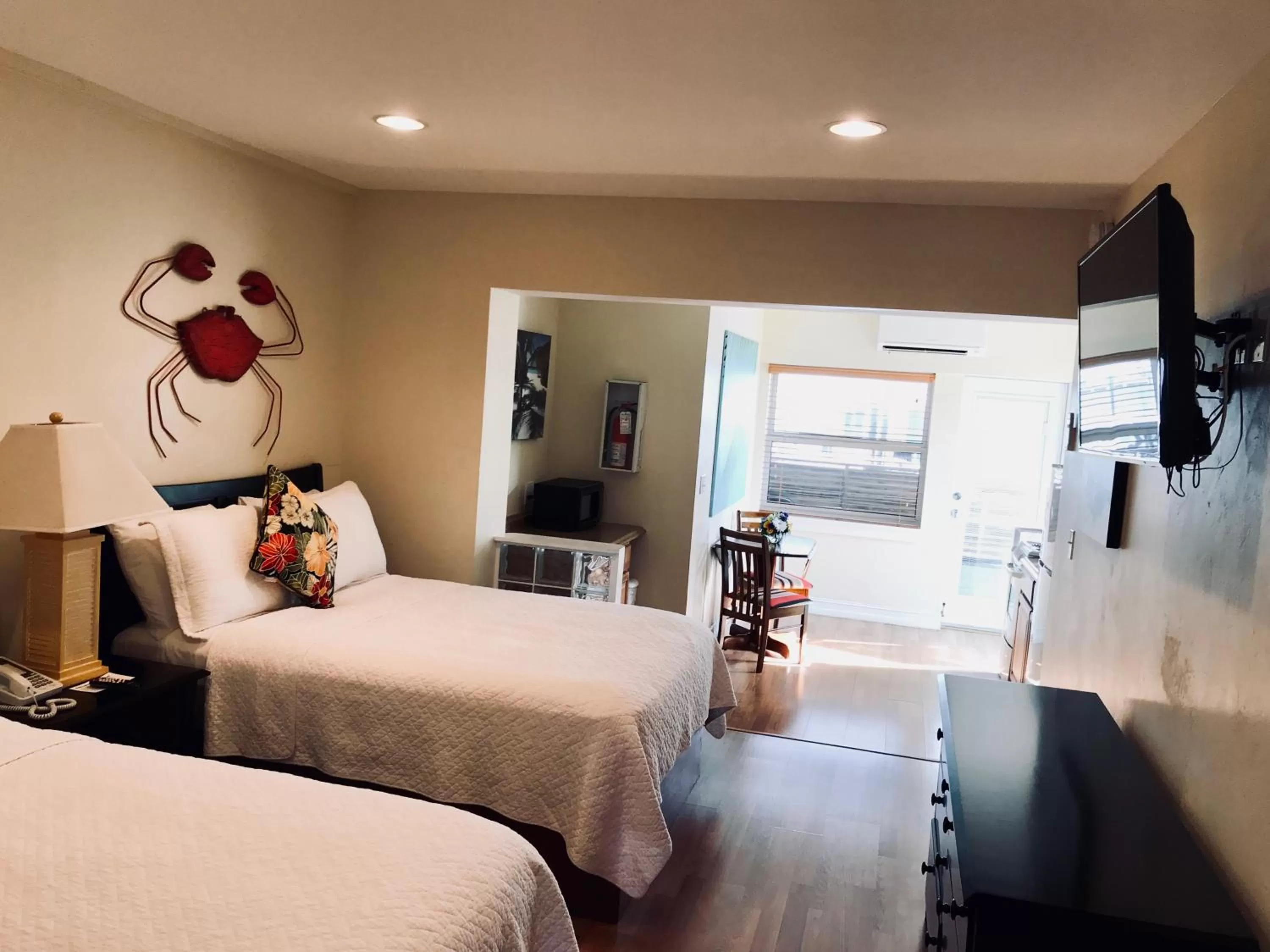 Photo of the whole room, Bed in Harborside Motel & Marina