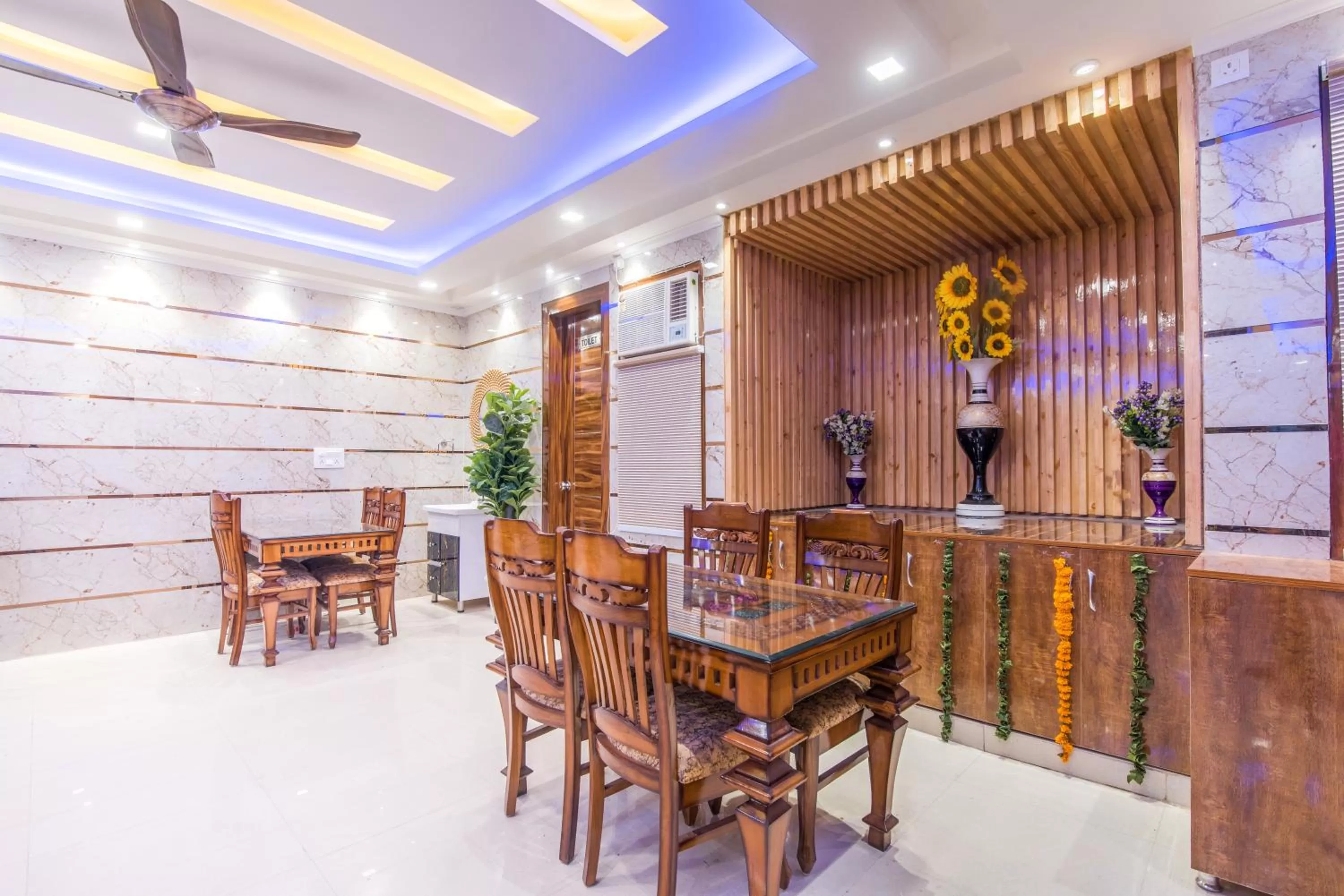 Restaurant/places to eat in Hotel Festival Mahipalpur At Delhi Airport