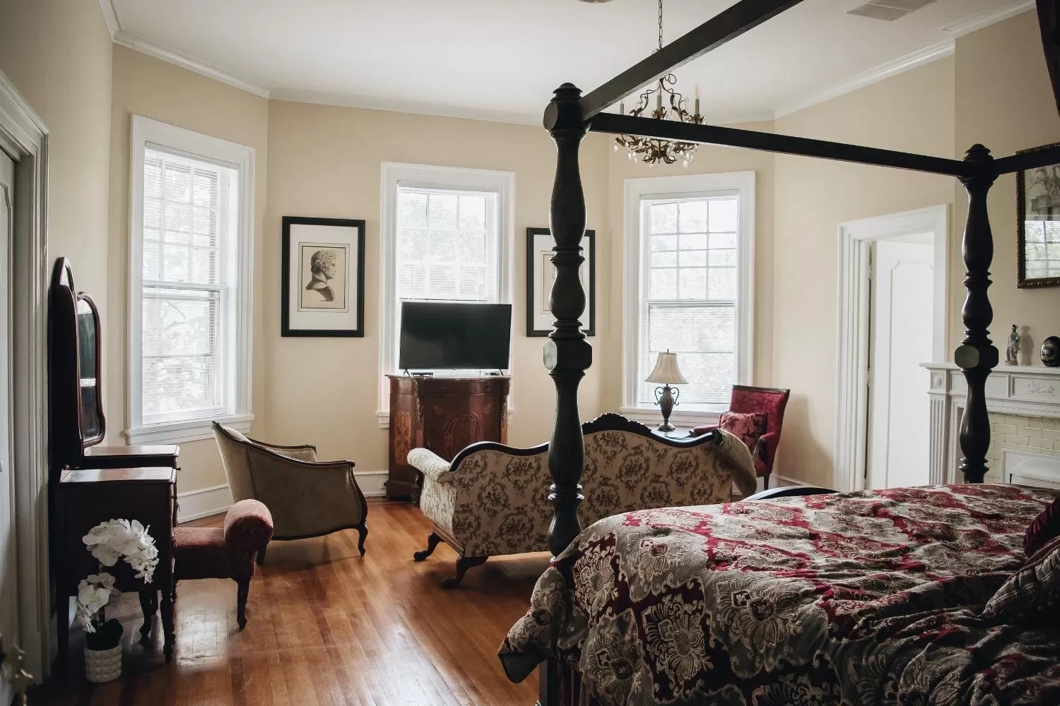 Bed in 1912 Bed and Breakfast