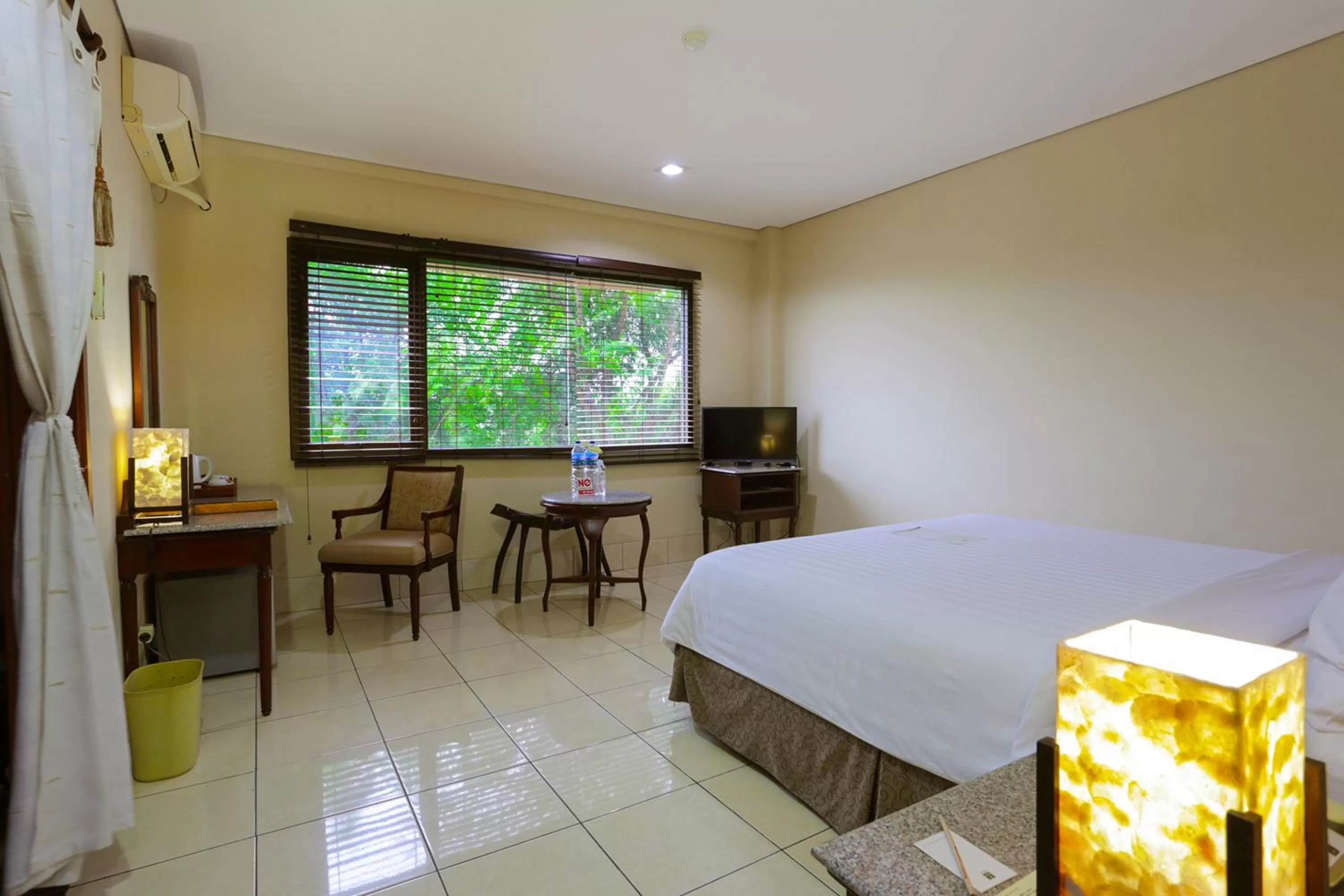 View (from property/room), Bed in The Jayakarta Suites Komodo Flores