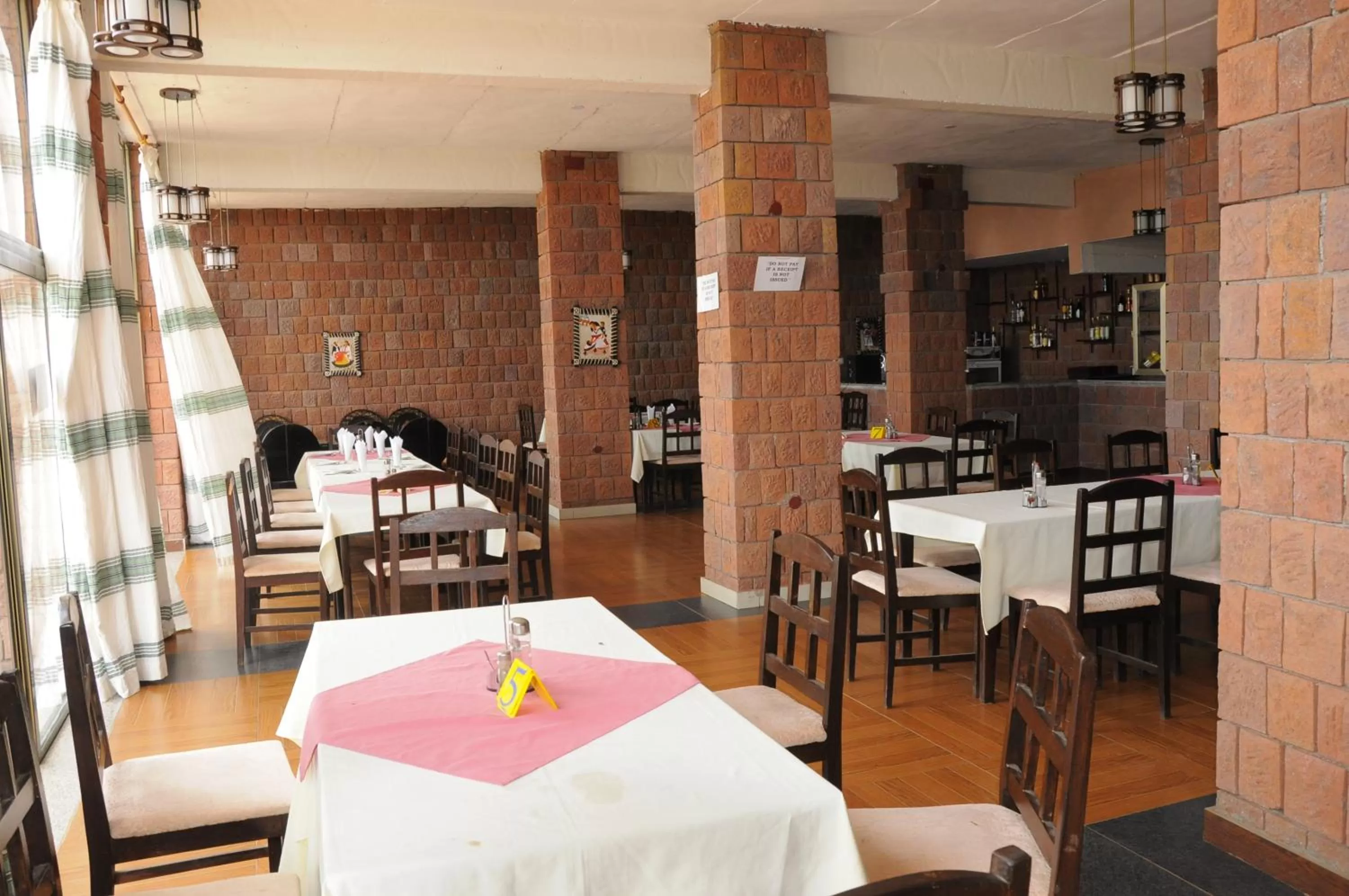 Restaurant/places to eat in Panoramic View Hotel