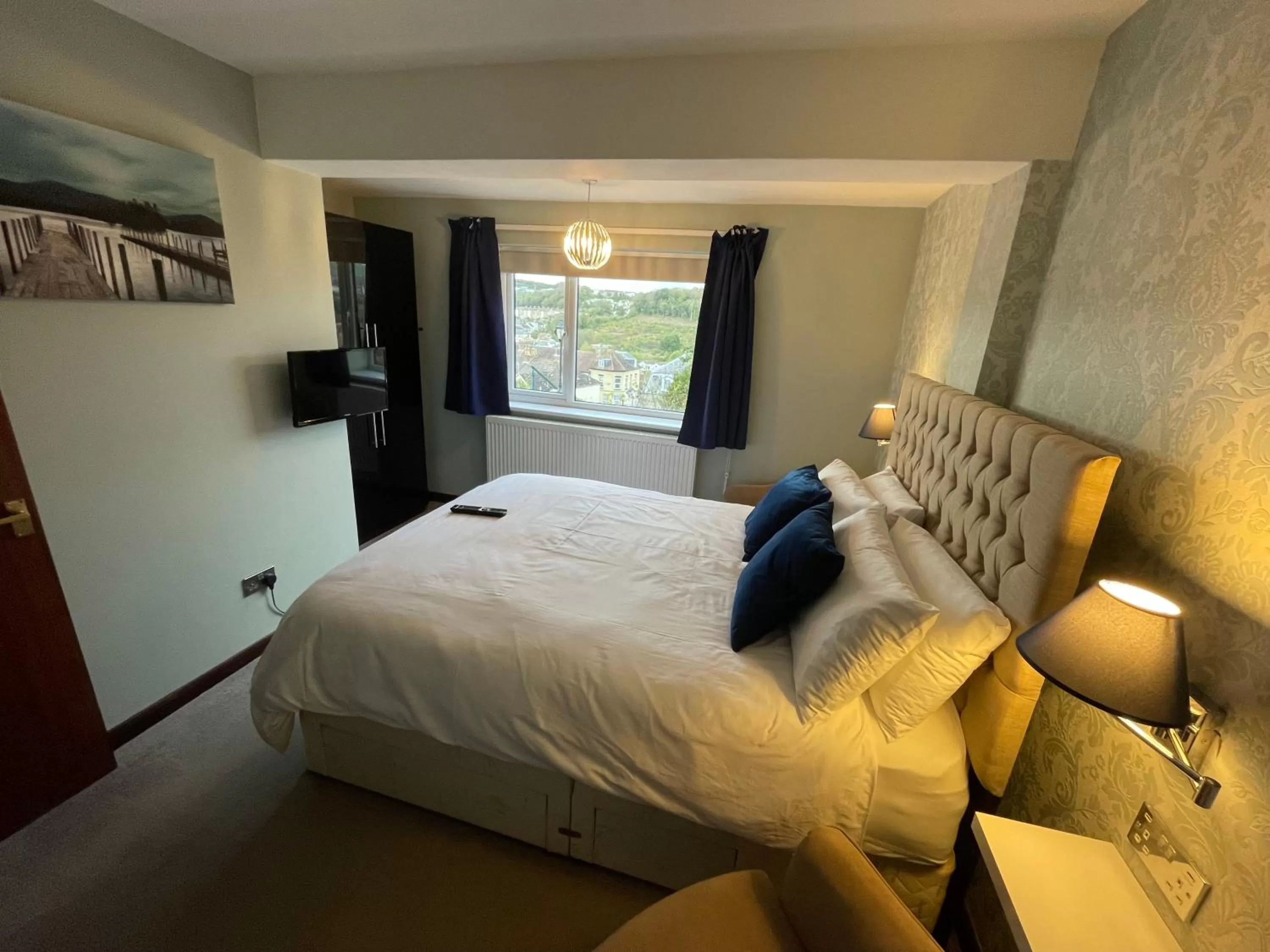 Bedroom, Bed in Heathwood