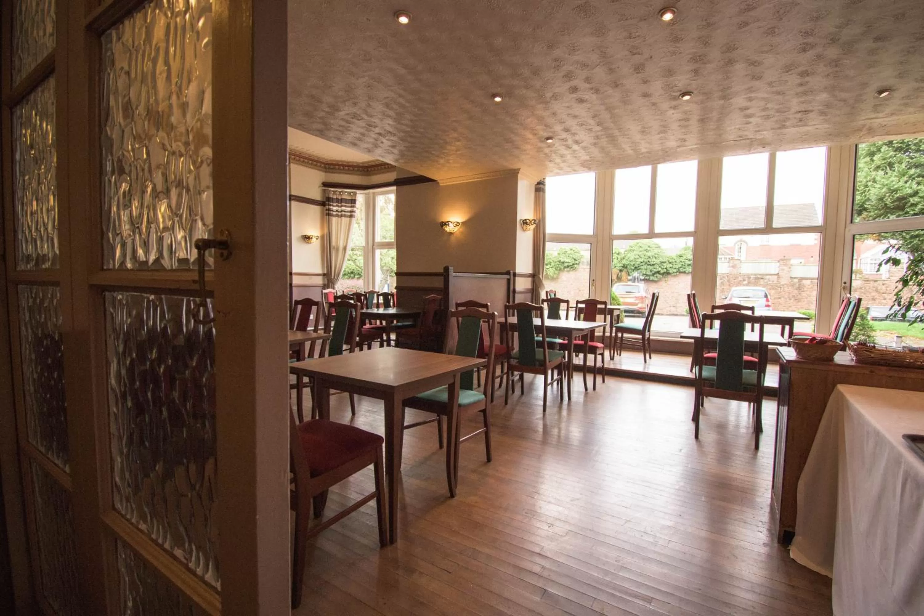 Restaurant/places to eat in Pinegrove Hotel