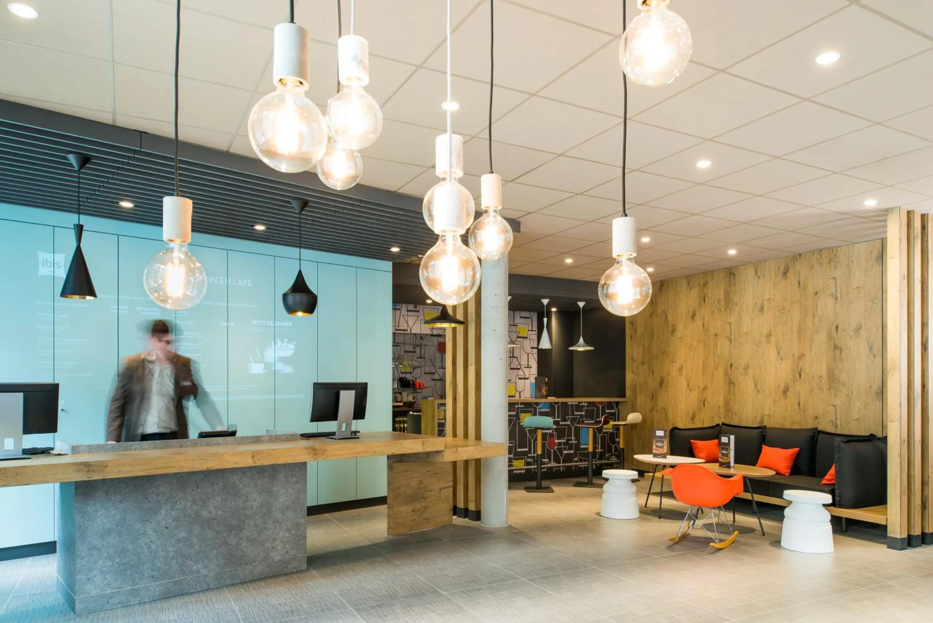 Lobby or reception in ibis Saint Germain en Laye Centre
