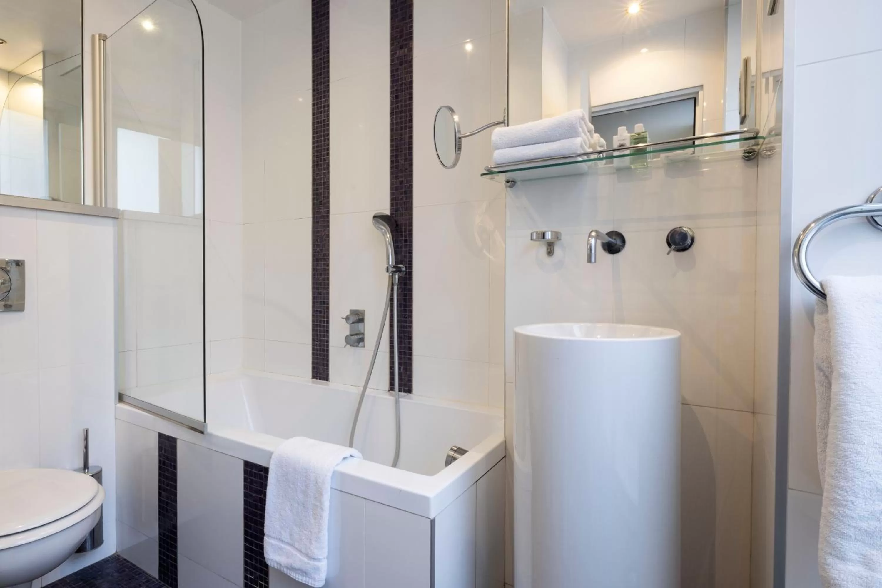 Bathroom in ATN Hôtel