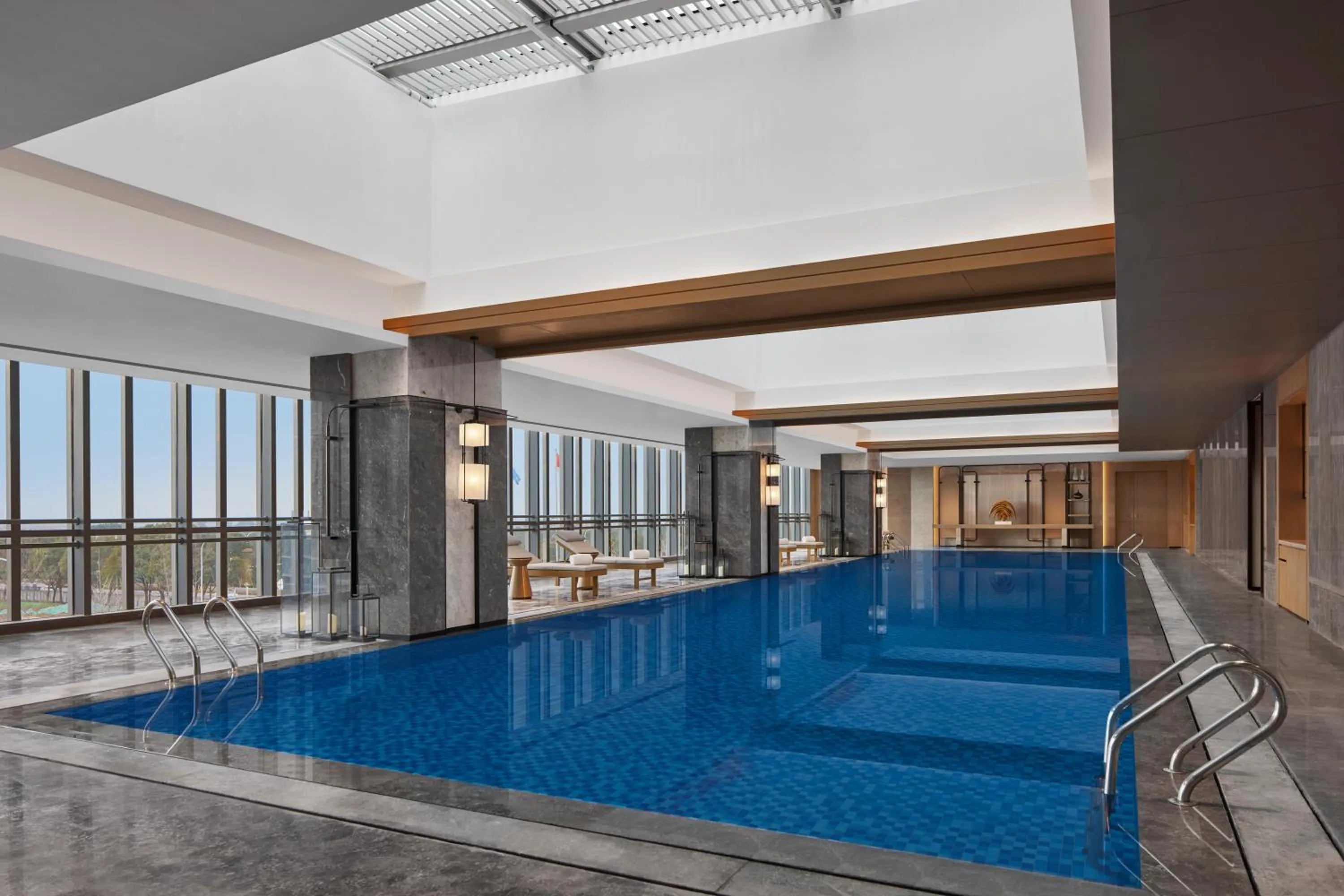 Swimming pool in Changzhou Marriott Hotel Jintan