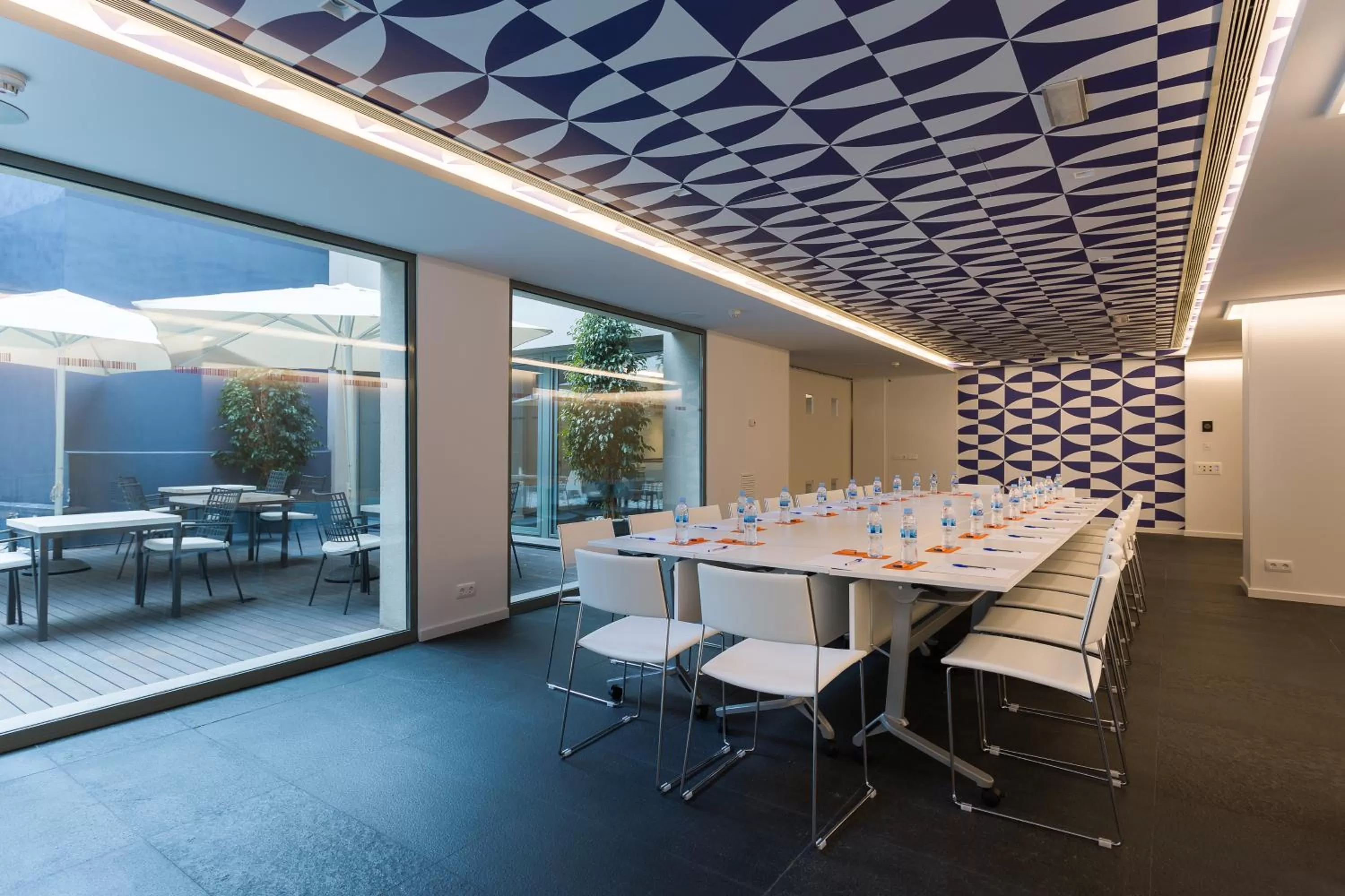 Business facilities in Room Mate Carla, Barcelona