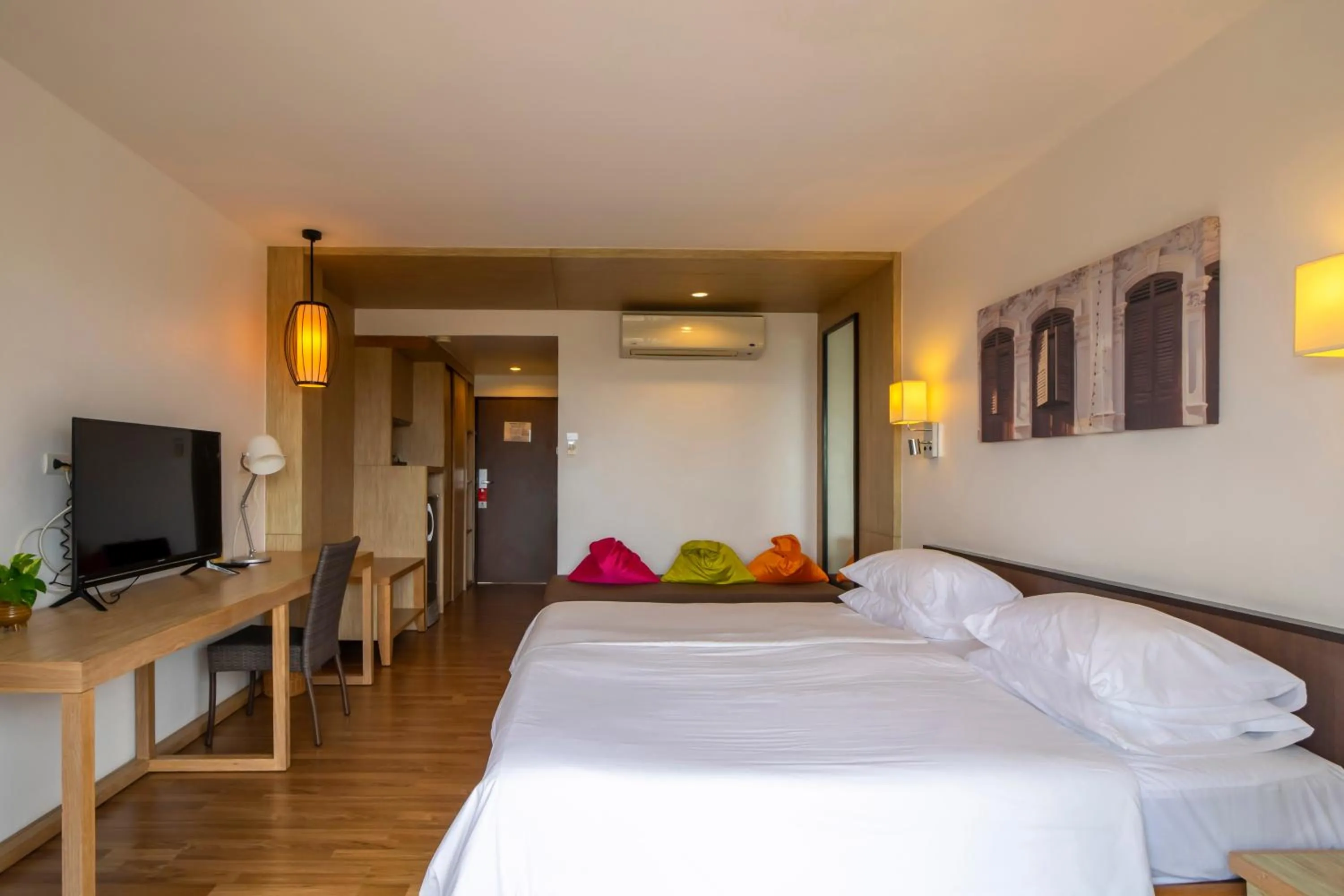 Bed in Best Western Phuket Ocean Resort