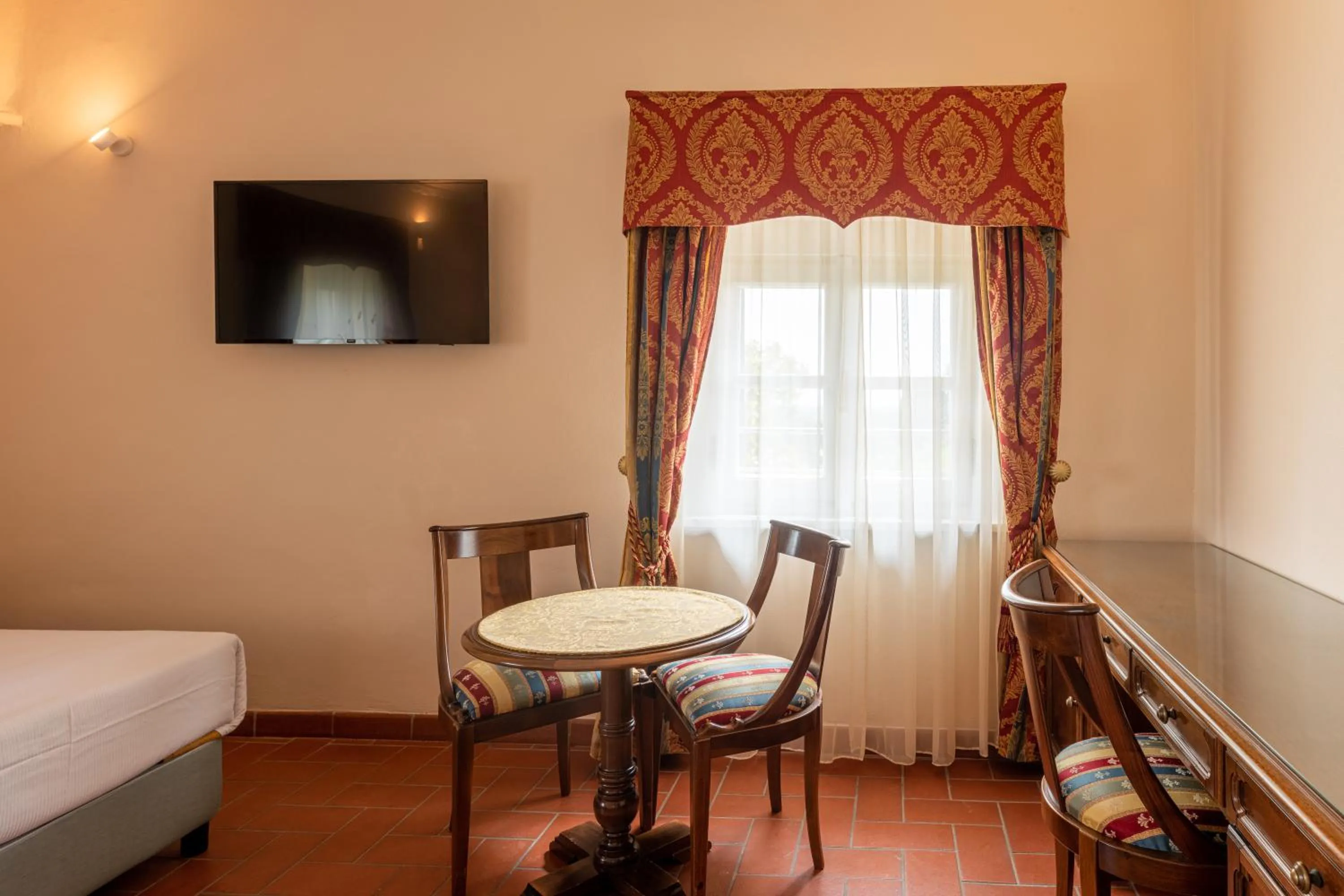 Photo of the whole room, Bed in Hotel Villa San Michele