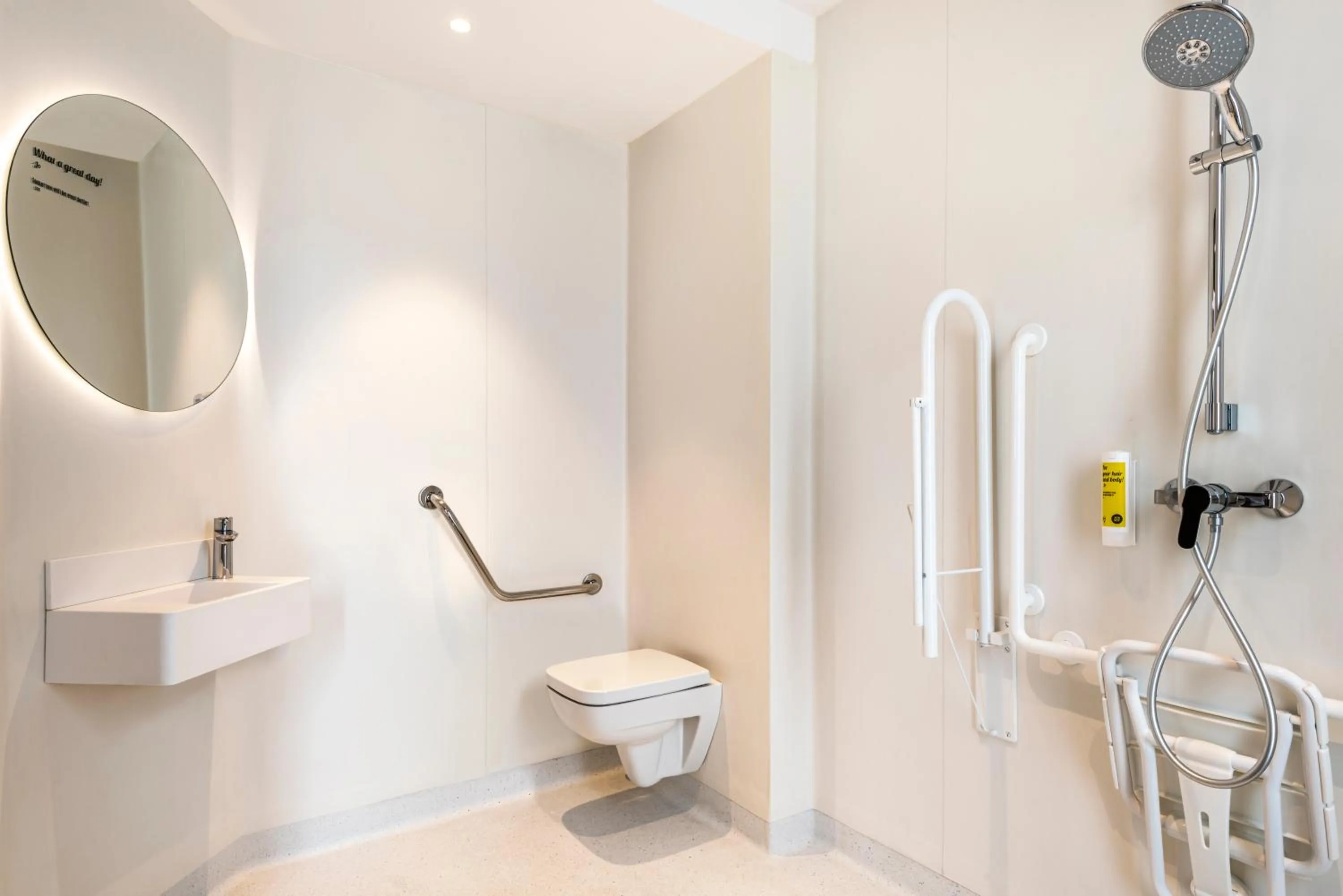 Shower in JO&JOE Paris Gentilly - Auberge de Jeunesse