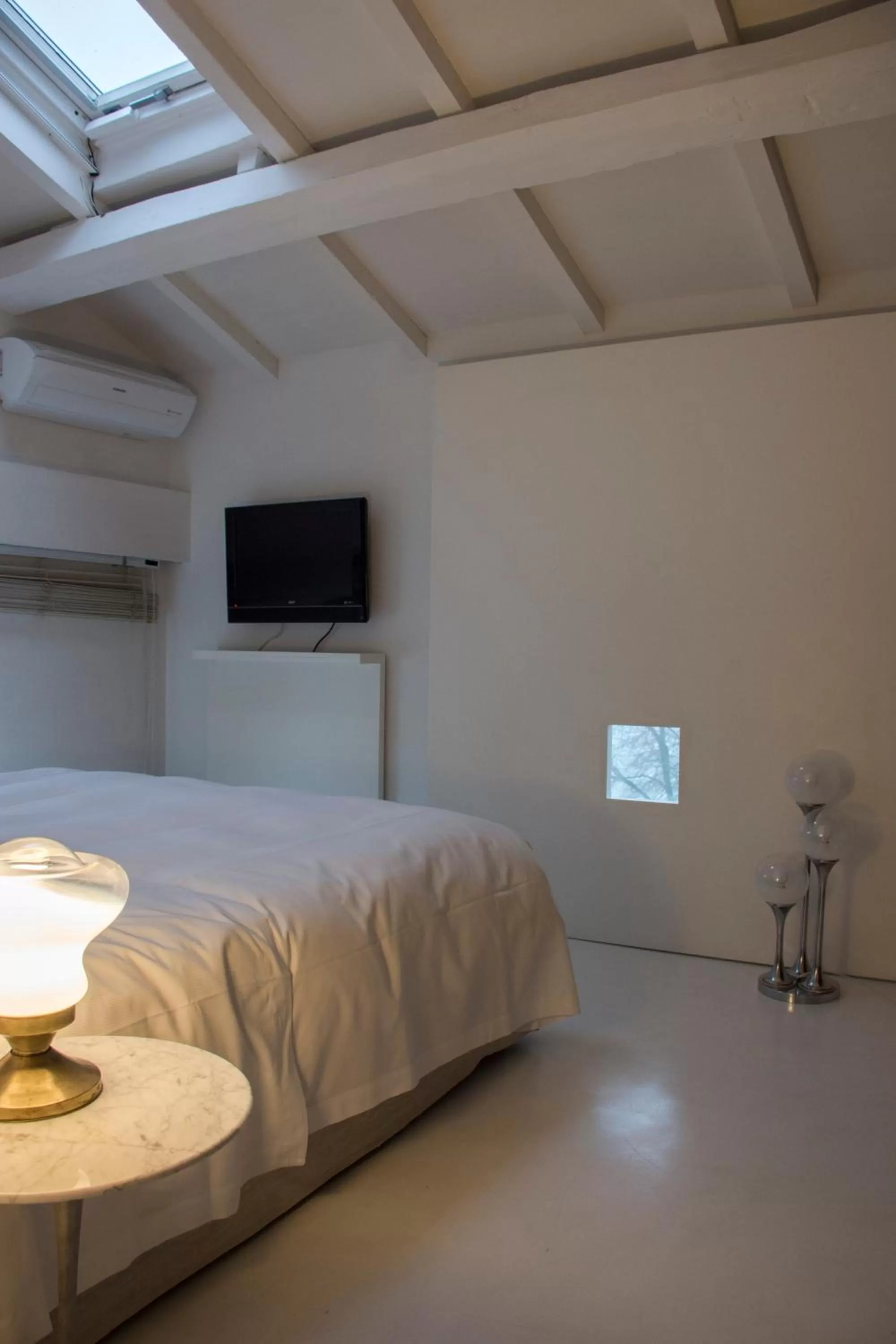 Bed in Riva Lofts Florence