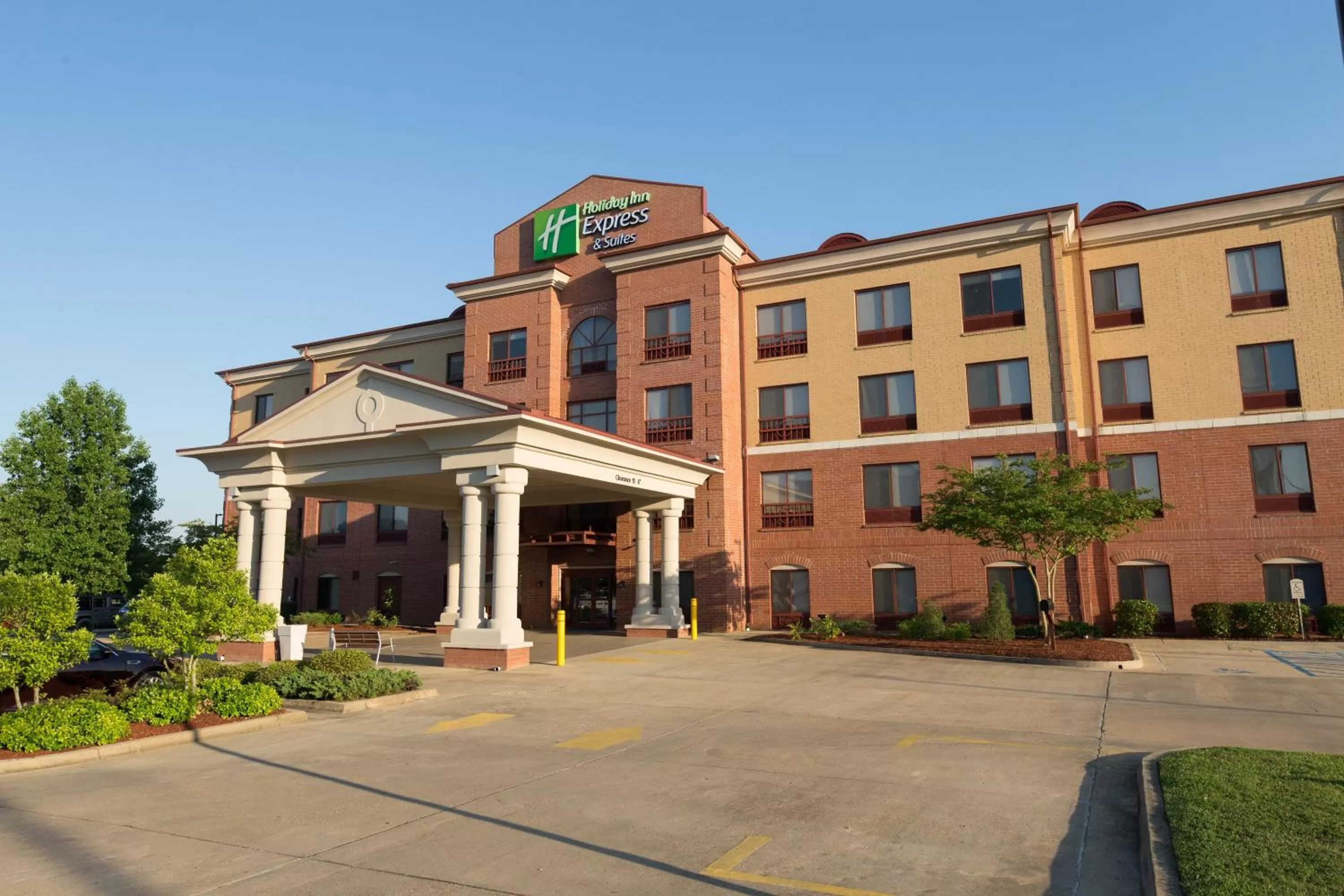 Property building in Holiday Inn Express Hotel & Suites Clinton by IHG