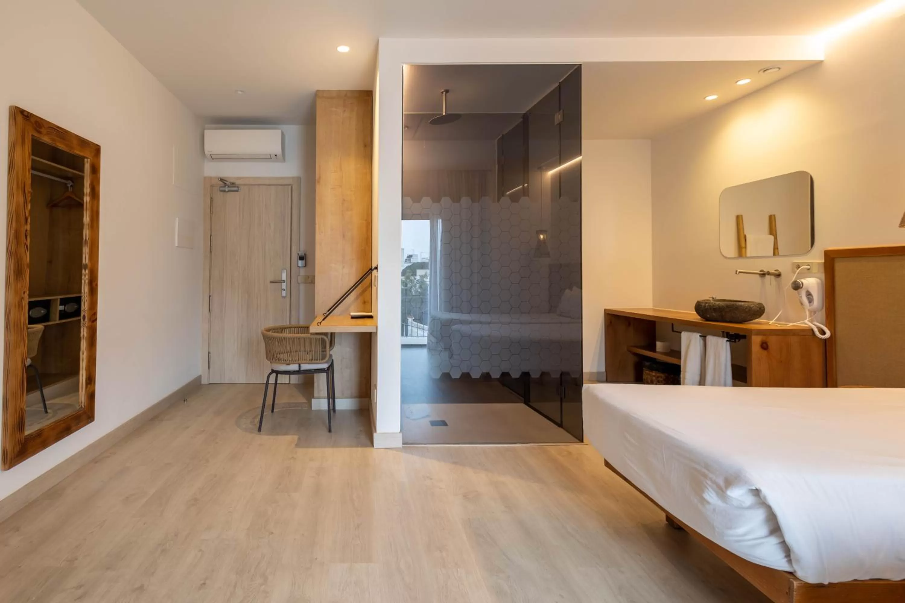 Photo of the whole room, Kitchen/Kitchenette in Play Hotel Ibiza - Adults Only