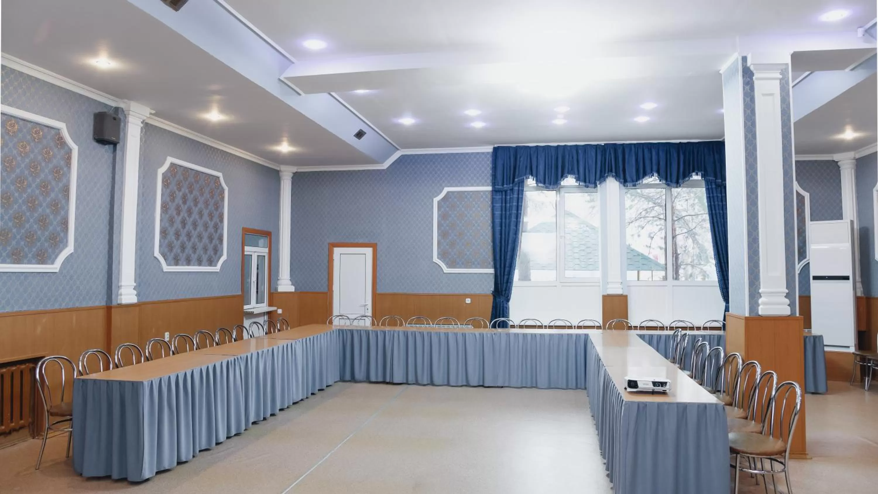 Business facilities, Restaurant/Places to Eat in Aktobe Hotel