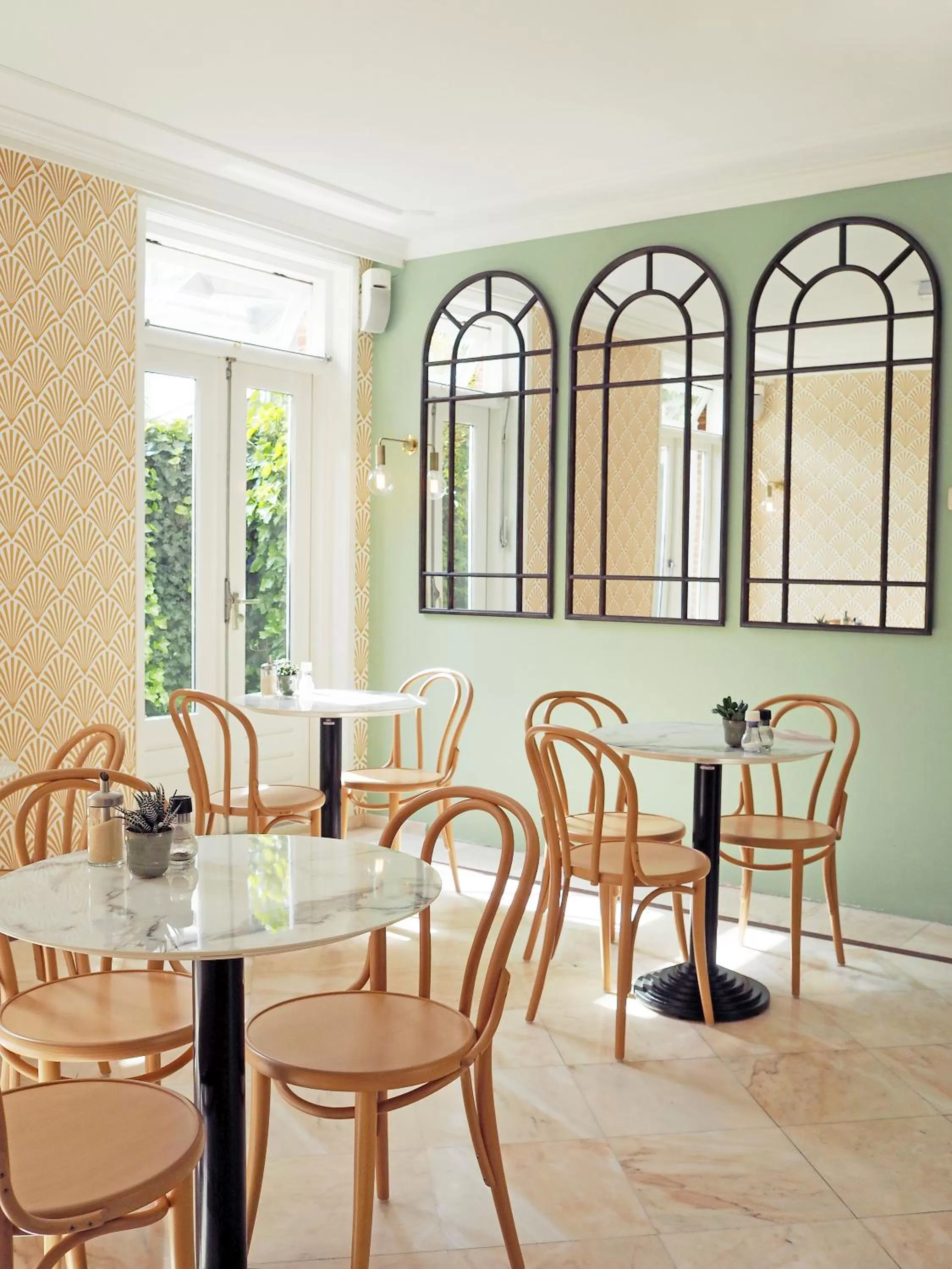 Restaurant/places to eat in Hotel Sebel