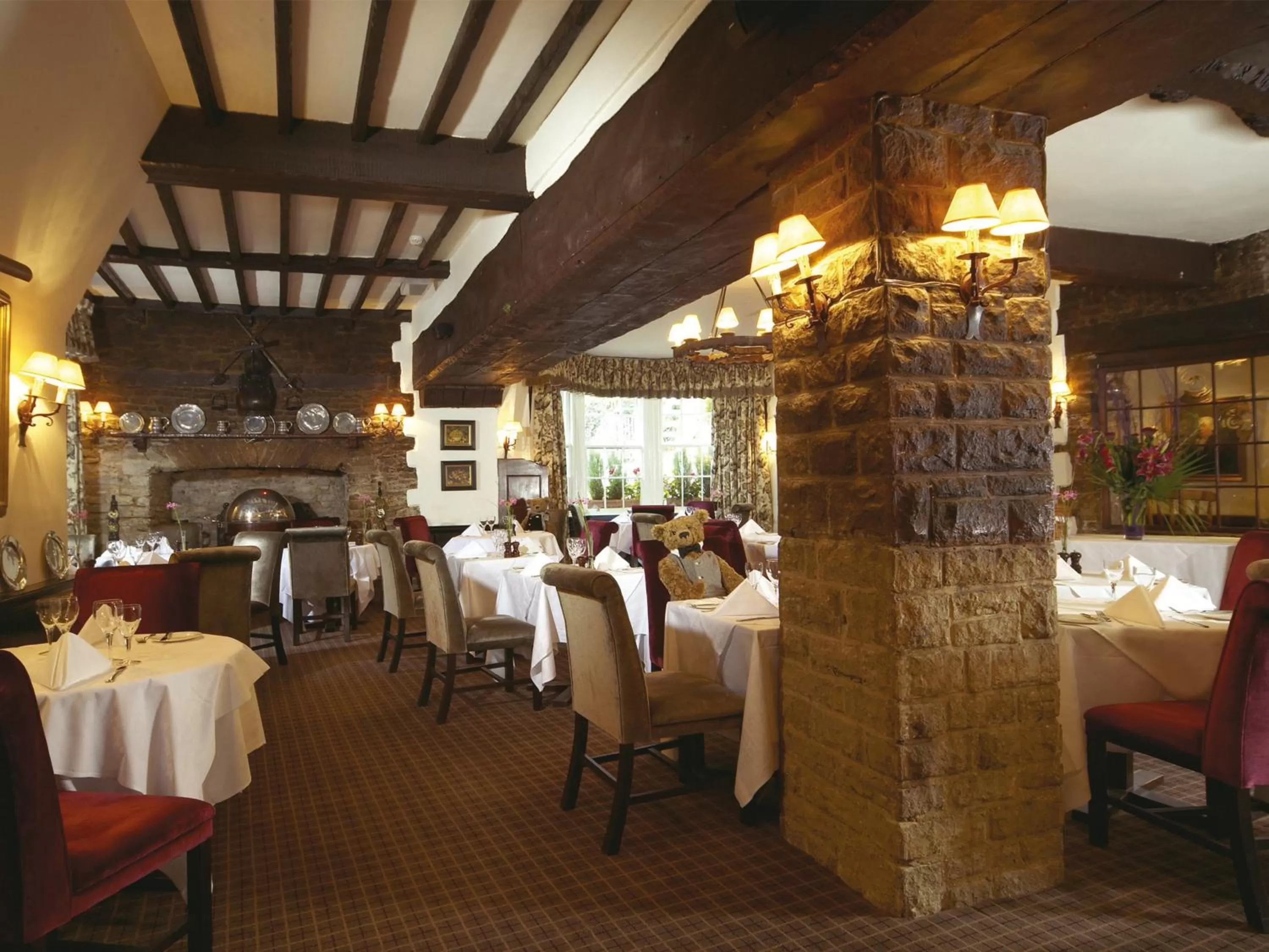 Restaurant/places to eat in Macdonald Bear Hotel