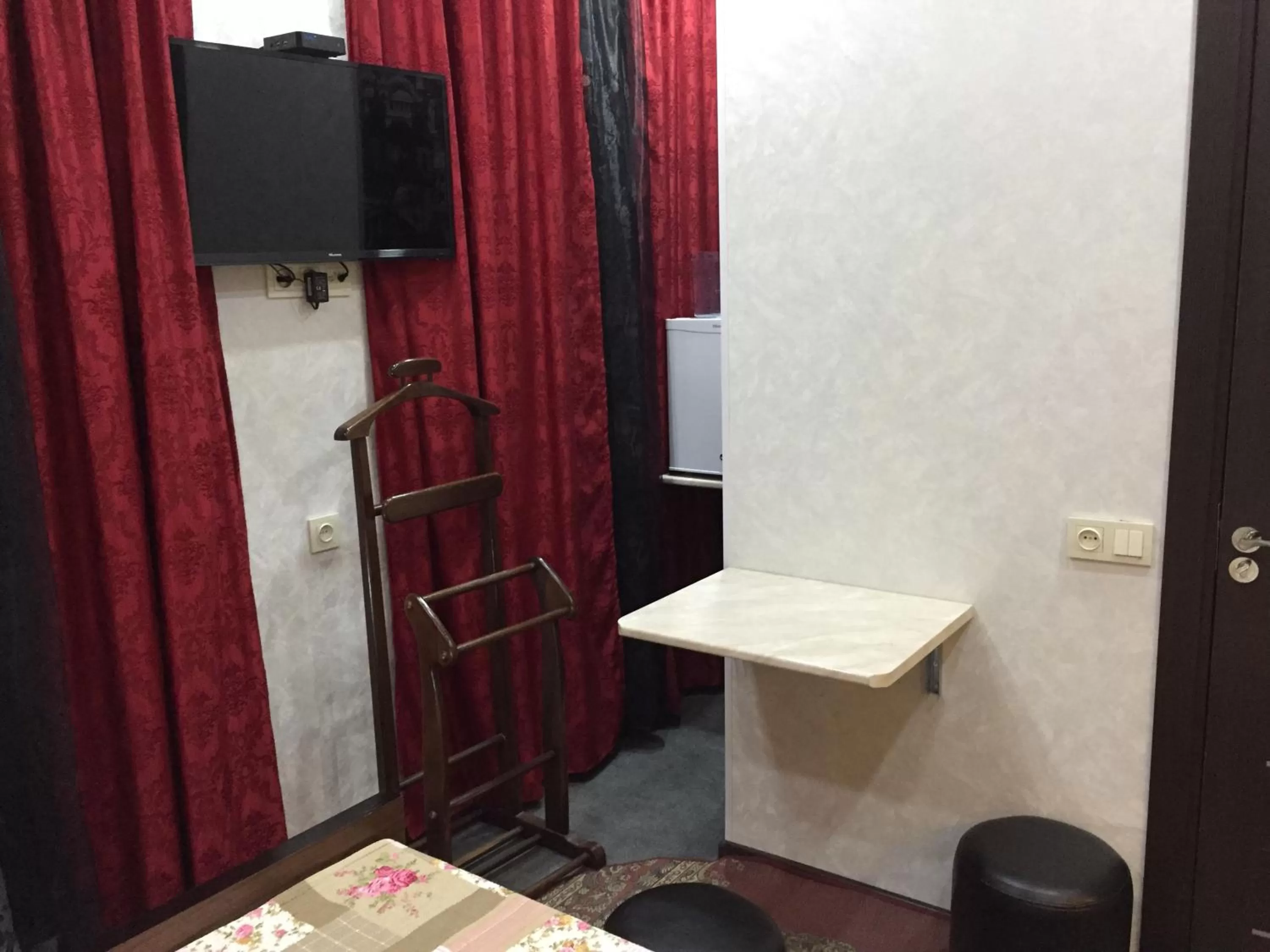 Seating area, TV/Entertainment Center in Hotel Formula-1