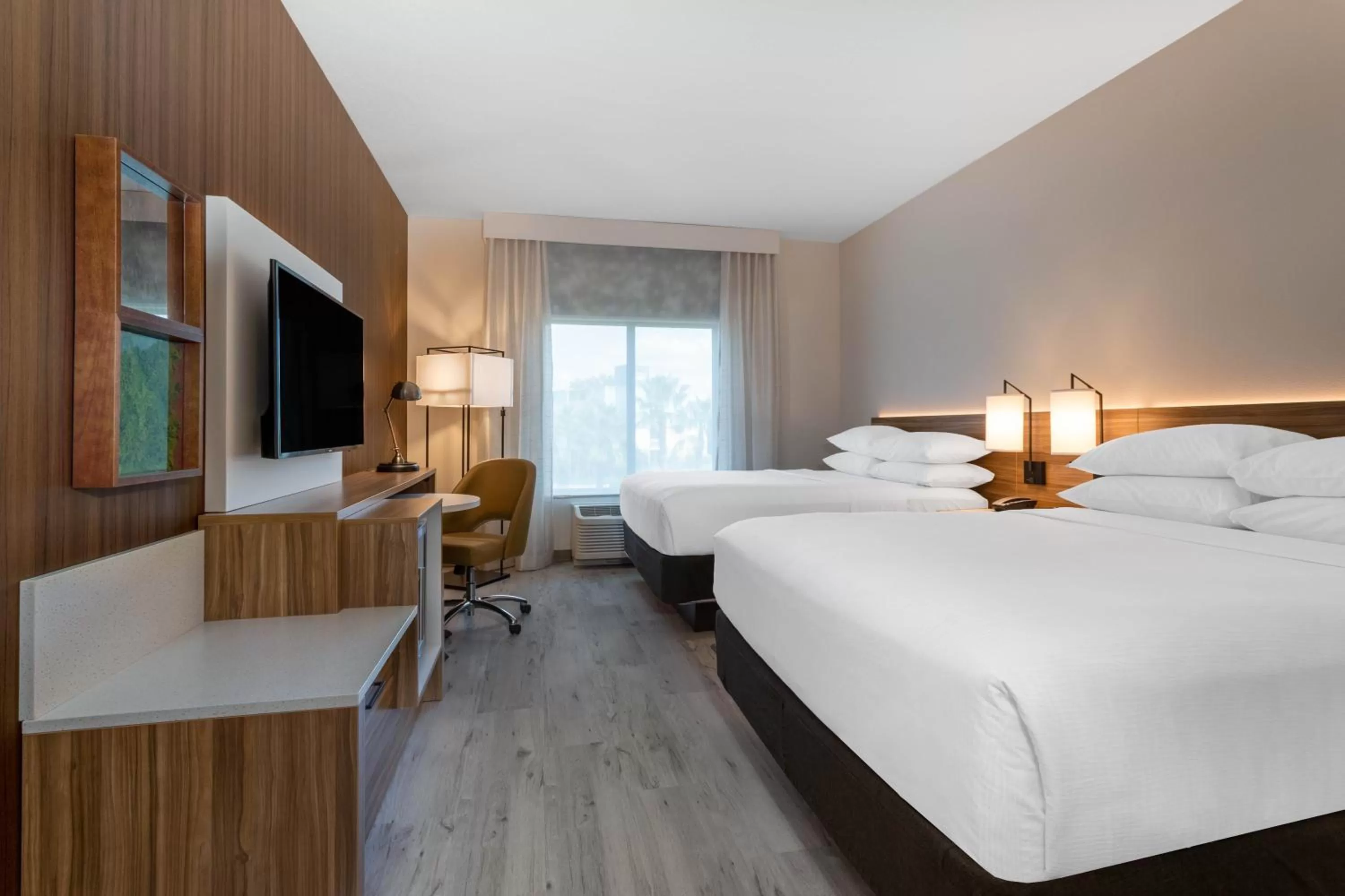 Photo of the whole room, Bed in Wyndham Garden Orlando Universal / I Drive