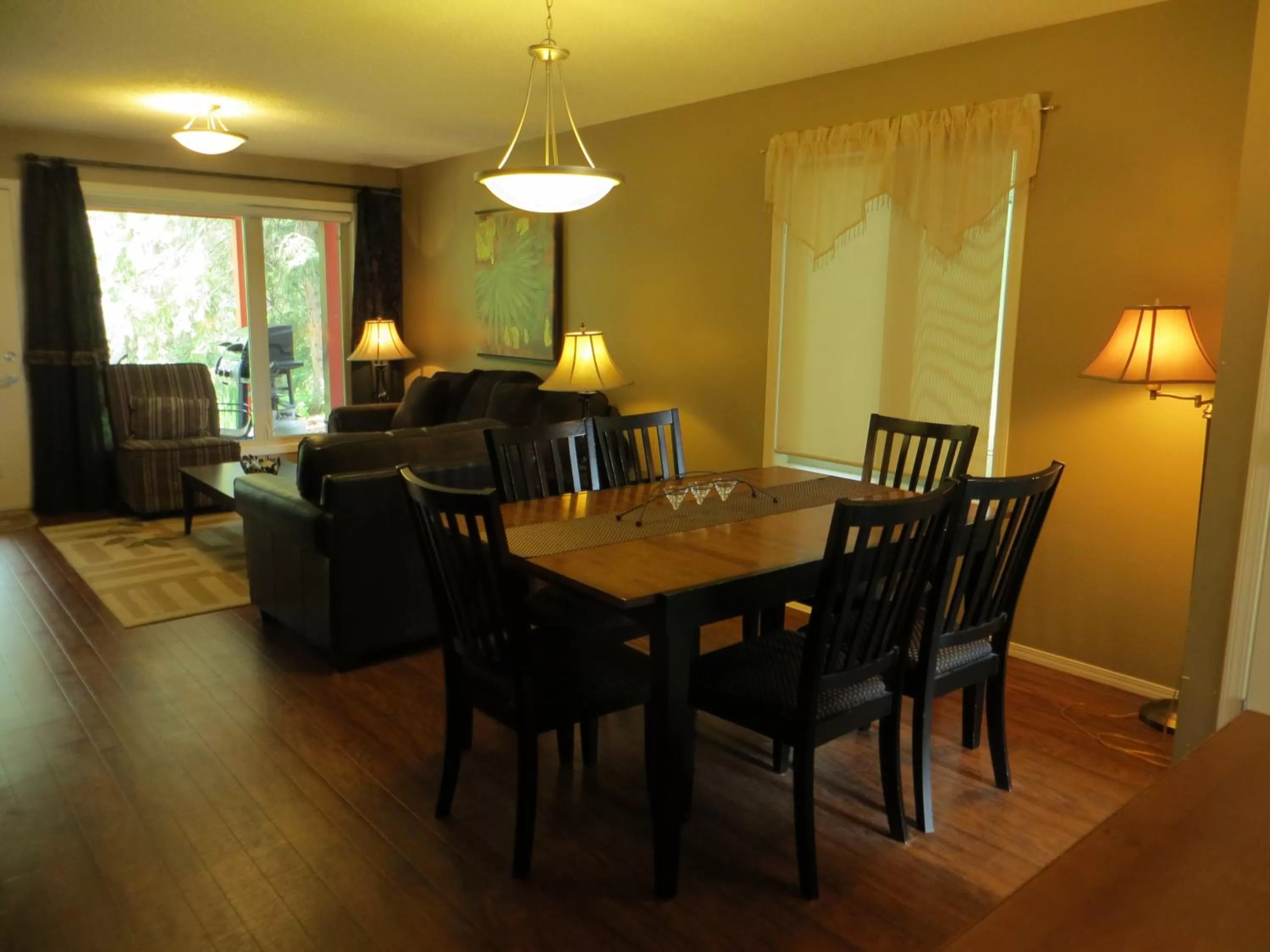 Living room in Village Creek Country Inn