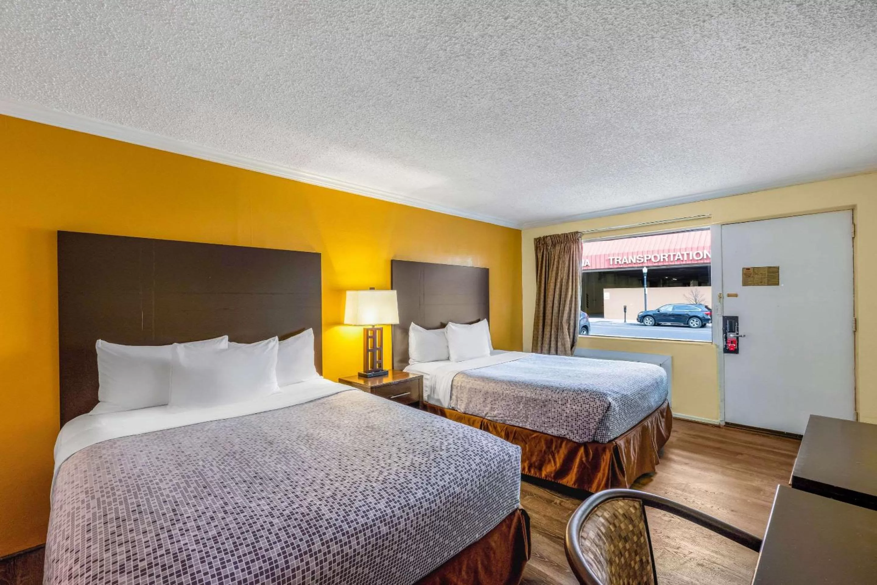 Photo of the whole room, Bed in Econo Lodge Beach and Boardwalk