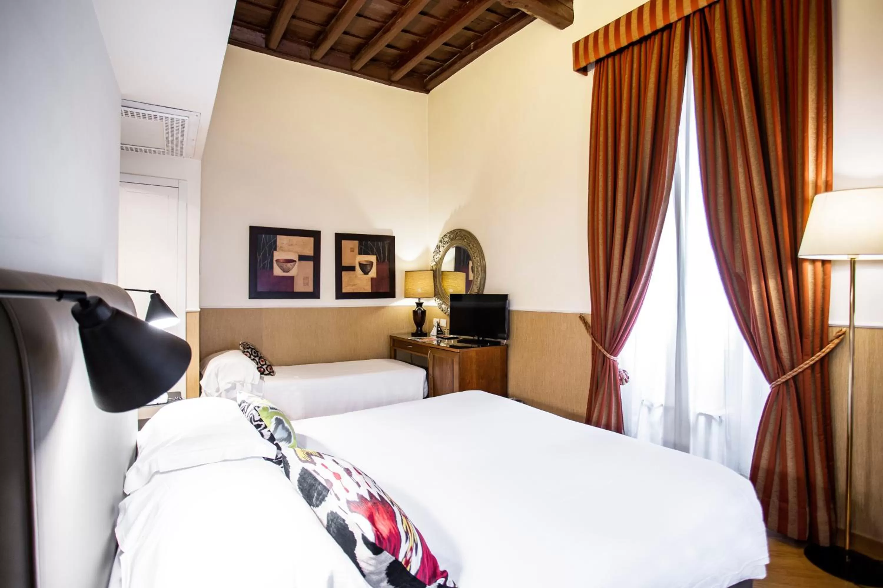 Photo of the whole room in Hotel Adriano