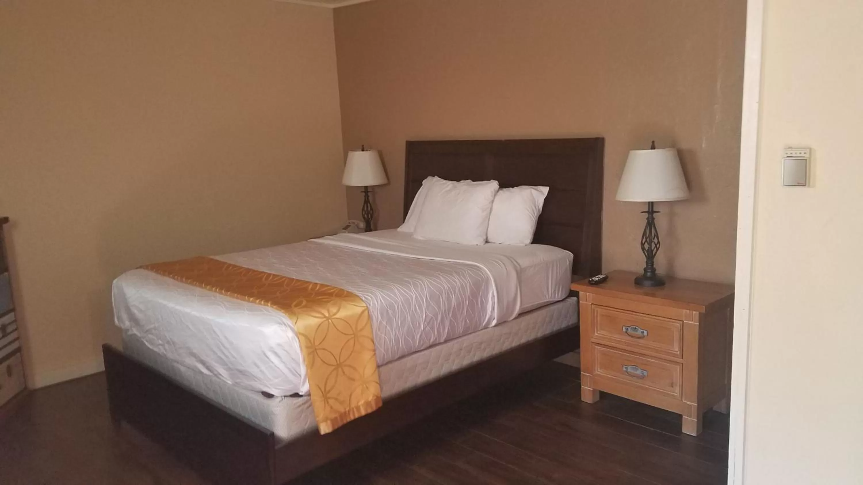 Queen Room in La Petite Sedona