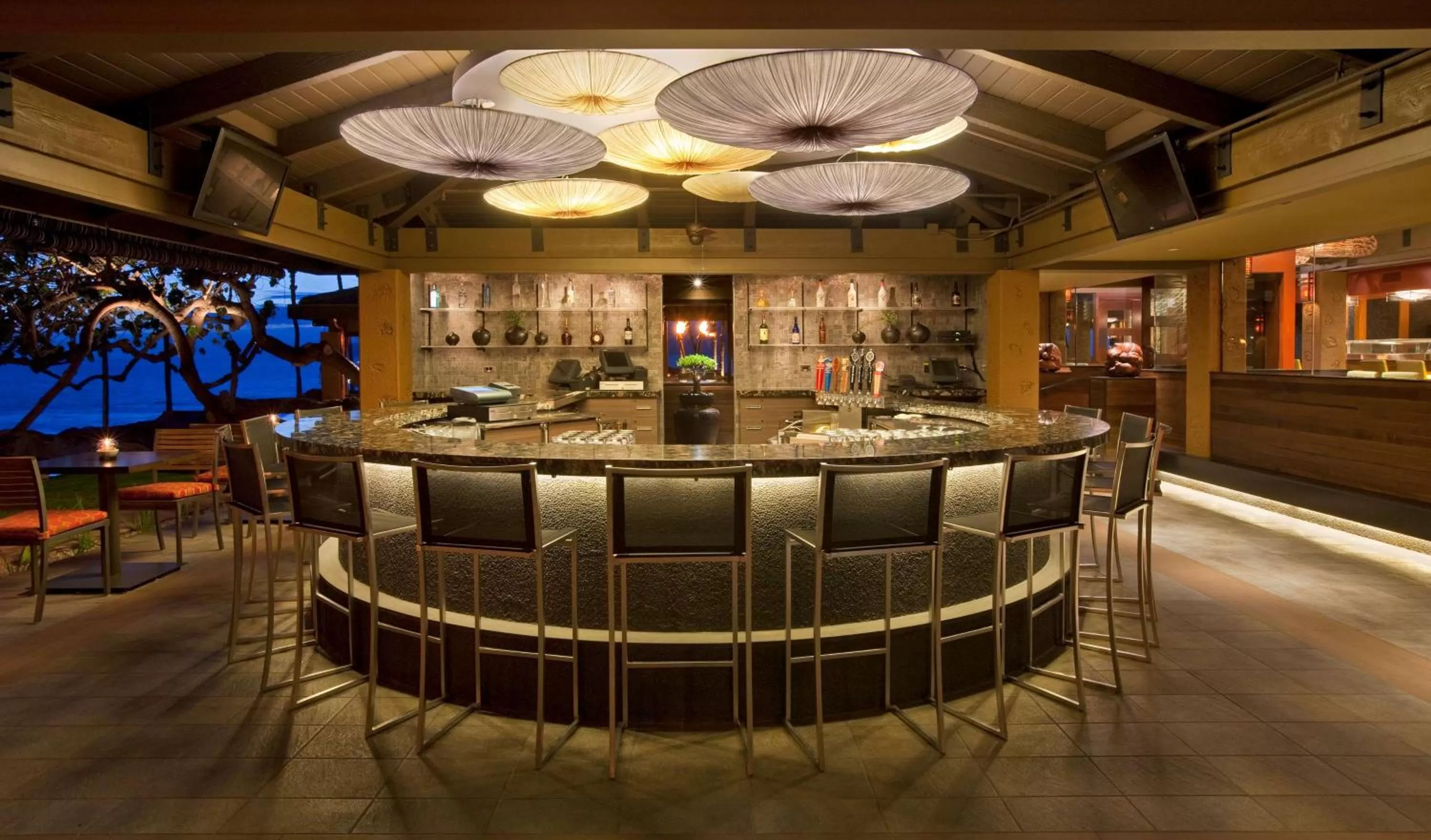 Lounge or bar in Hyatt Regency Maui Resort & Spa